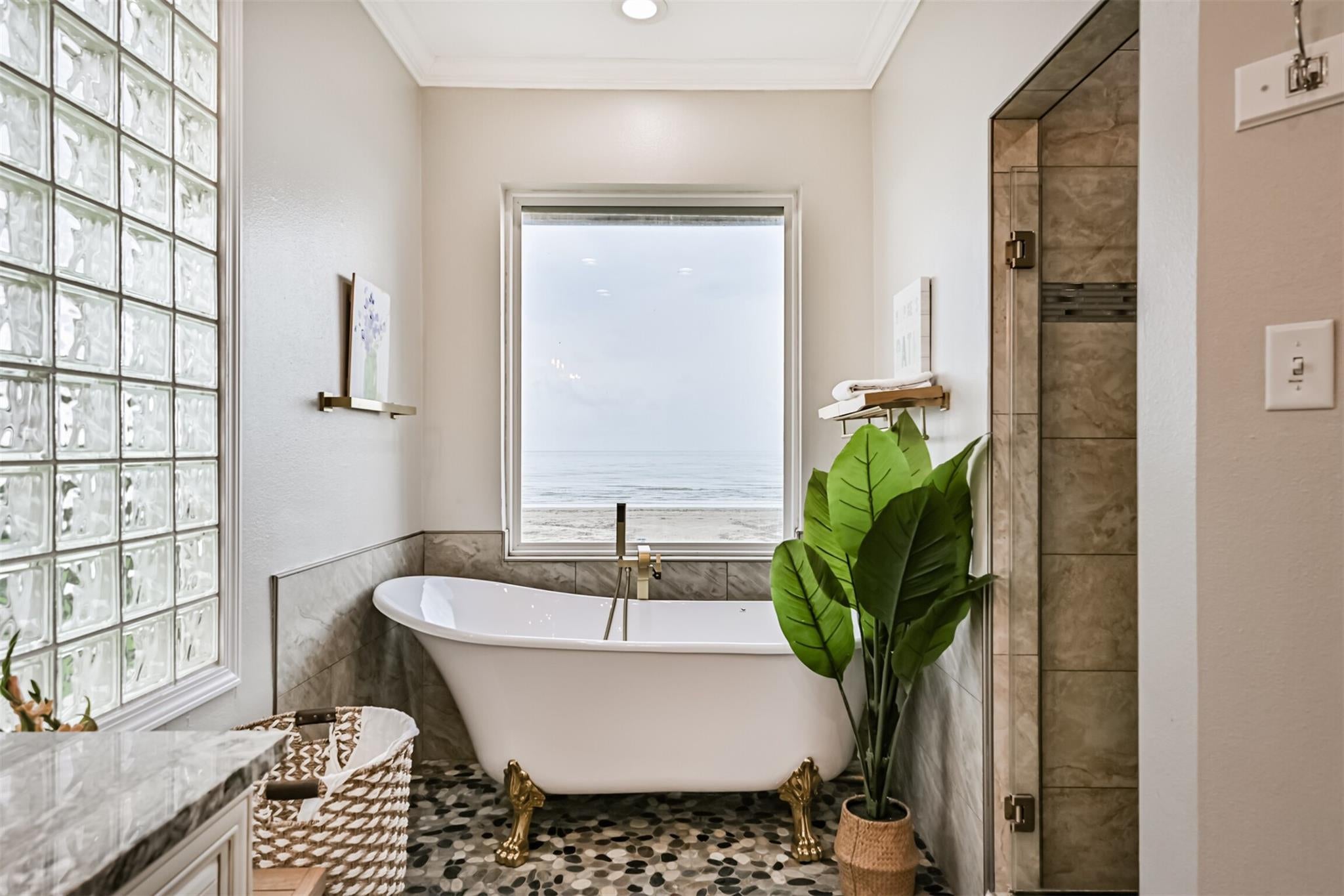 Galveston, Texas, 77554, United States, 6 Bedrooms Bedrooms, ,7 BathroomsBathrooms,Residential,Active,1907960