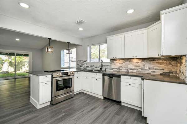 10110 KENT TOWNE LN, SUGAR LAND, TX 77498, photo 5 of 38