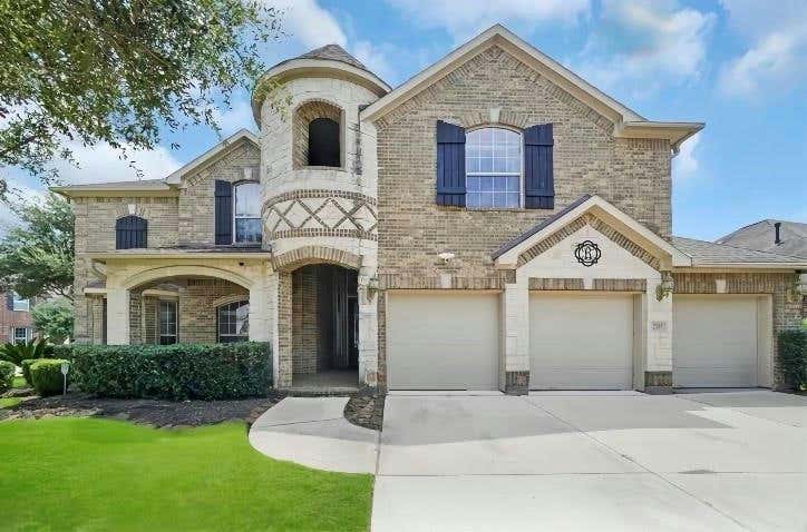 2101 WOODLAND CT, PEARLAND, TX 77581, photo 1 of 34