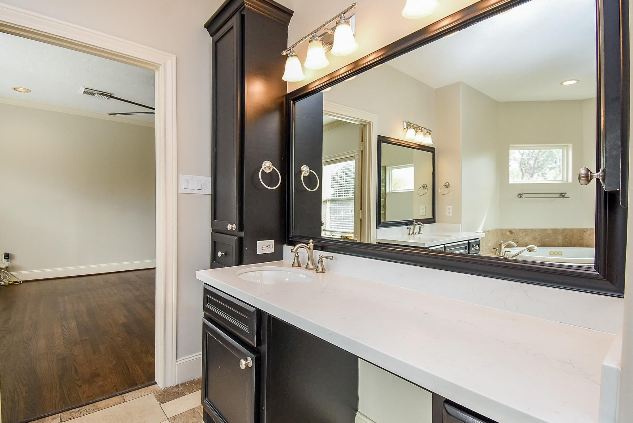 Houston, Texas, 77098, United States, 4 Bedrooms Bedrooms, ,4 BathroomsBathrooms,Residential,Pending,2007219