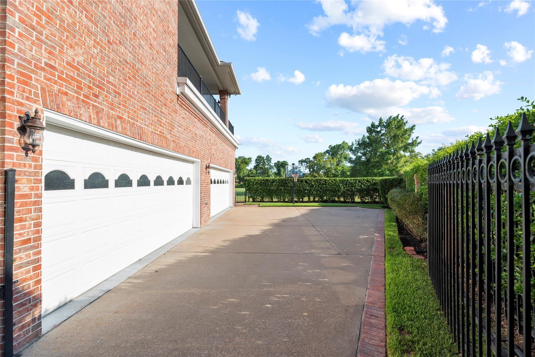 Sugar Land, Texas, 77479, United States, 6 Bedrooms Bedrooms, ,8 BathroomsBathrooms,Residential,Active,1973640