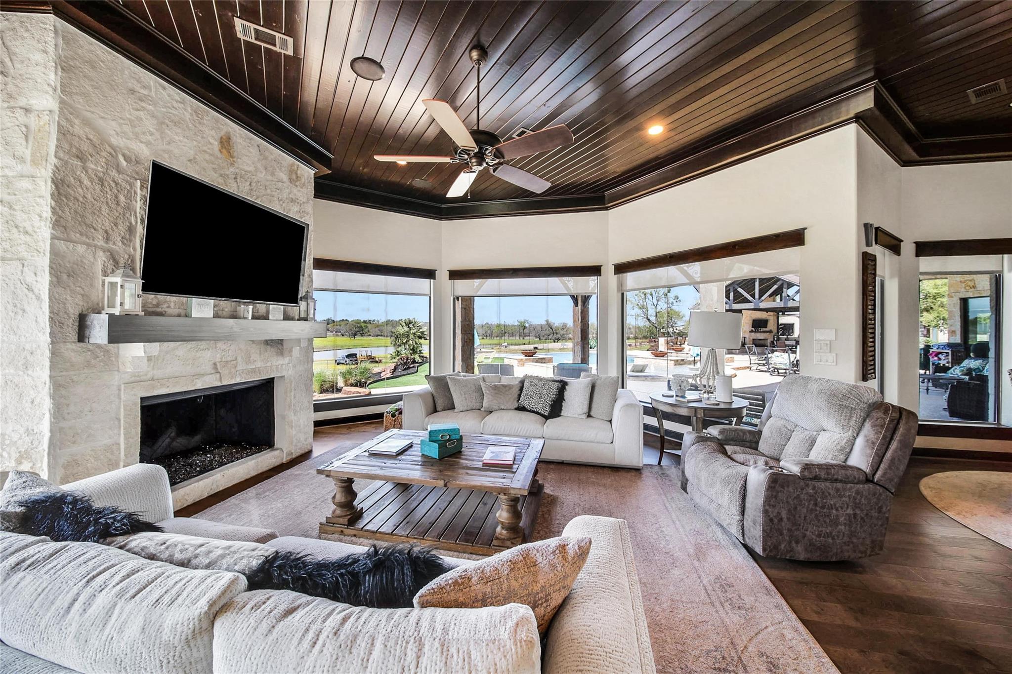 Montgomery, Texas, 77316, United States, 6 Bedrooms Bedrooms, ,6 BathroomsBathrooms,Residential,Active,2008918