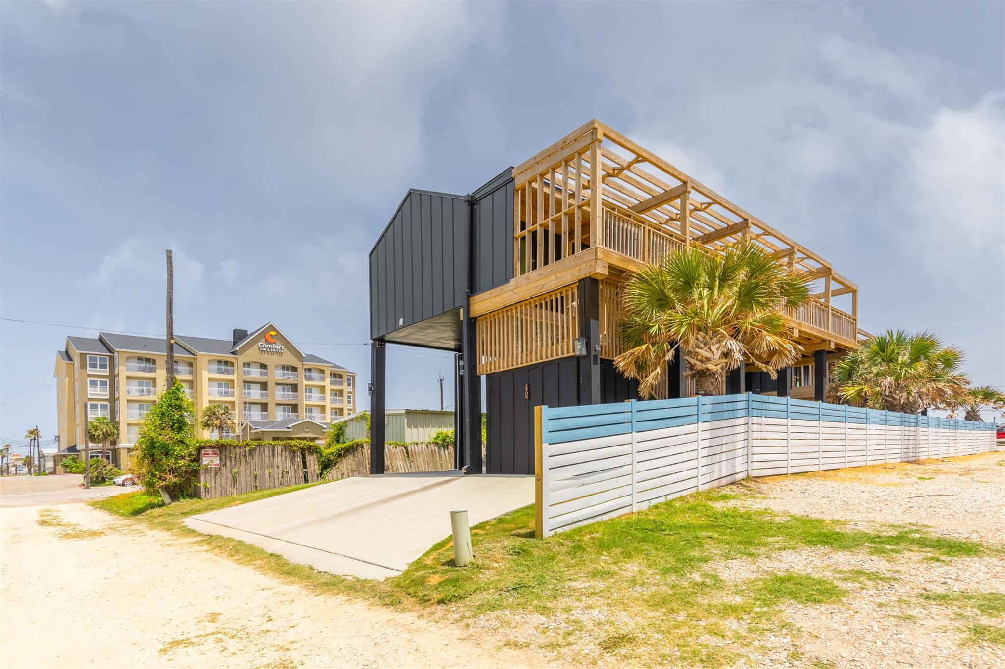 Galveston, Texas, 77550, United States, 4 Bedrooms Bedrooms, ,2 BathroomsBathrooms,Residential,Active,1885028