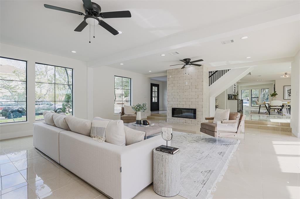 Houston, Texas, 77056, United States, 5 Bedrooms Bedrooms, ,5 BathroomsBathrooms,Residential,Active,1972190