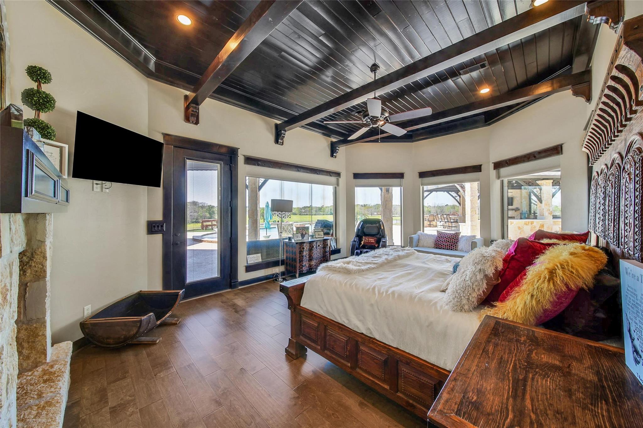 Montgomery, Texas, 77316, United States, 6 Bedrooms Bedrooms, ,6 BathroomsBathrooms,Residential,Active,1907981