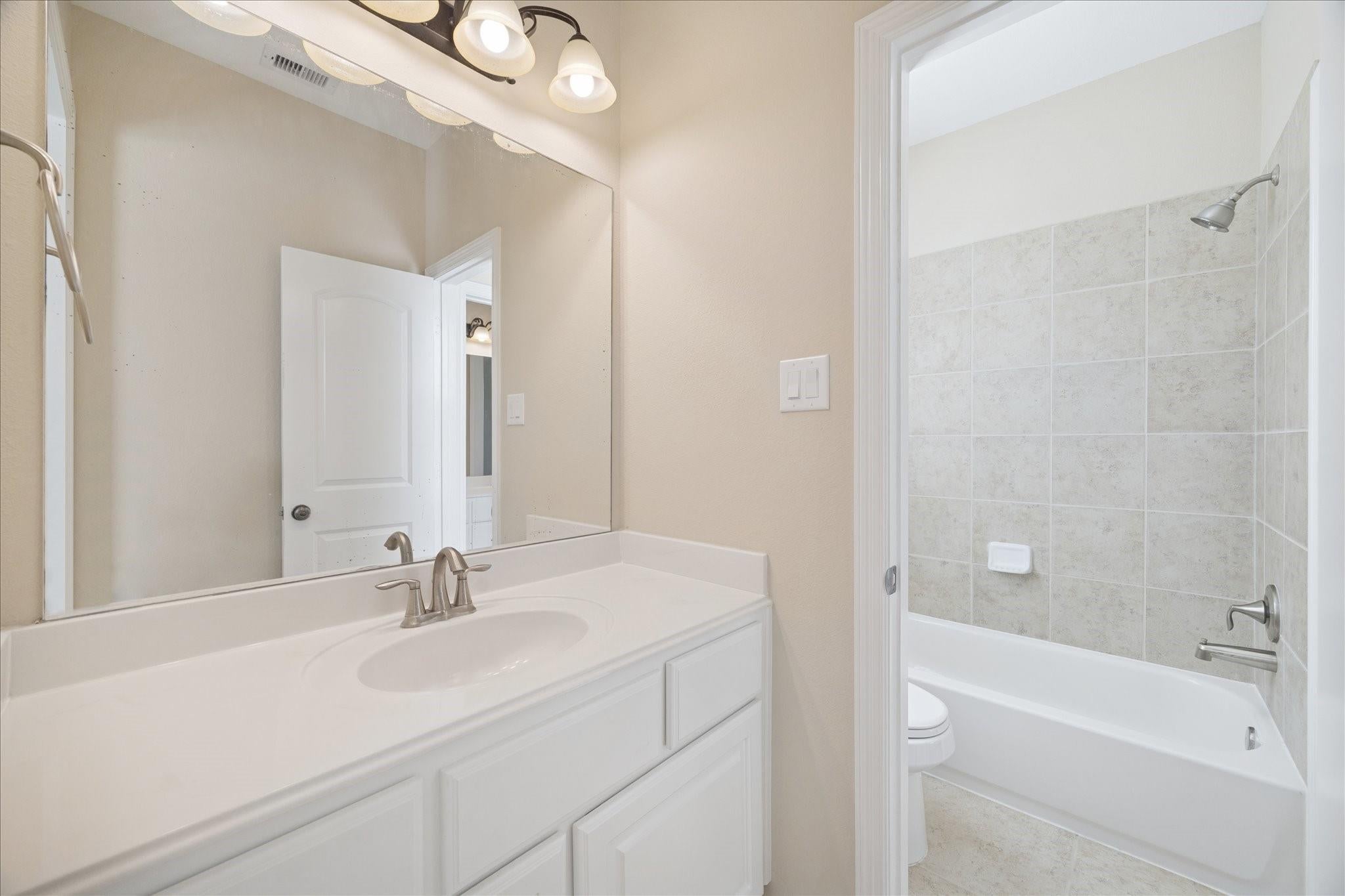 Sugar Land, Texas, 77479, United States, 4 Bedrooms Bedrooms, ,4 BathroomsBathrooms,Residential,Active,2001378