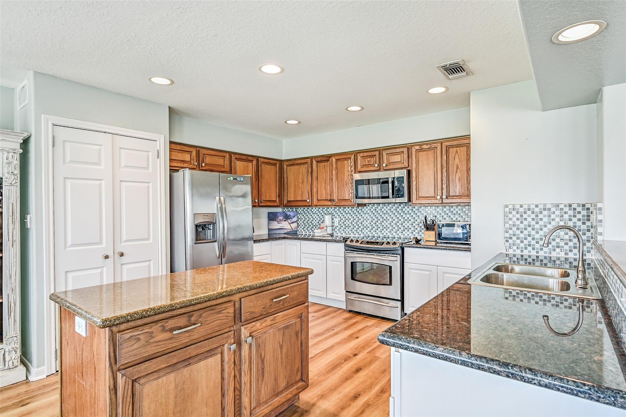 Galveston, Texas, 77554, United States, 4 Bedrooms Bedrooms, ,4 BathroomsBathrooms,Residential,Active,1954414