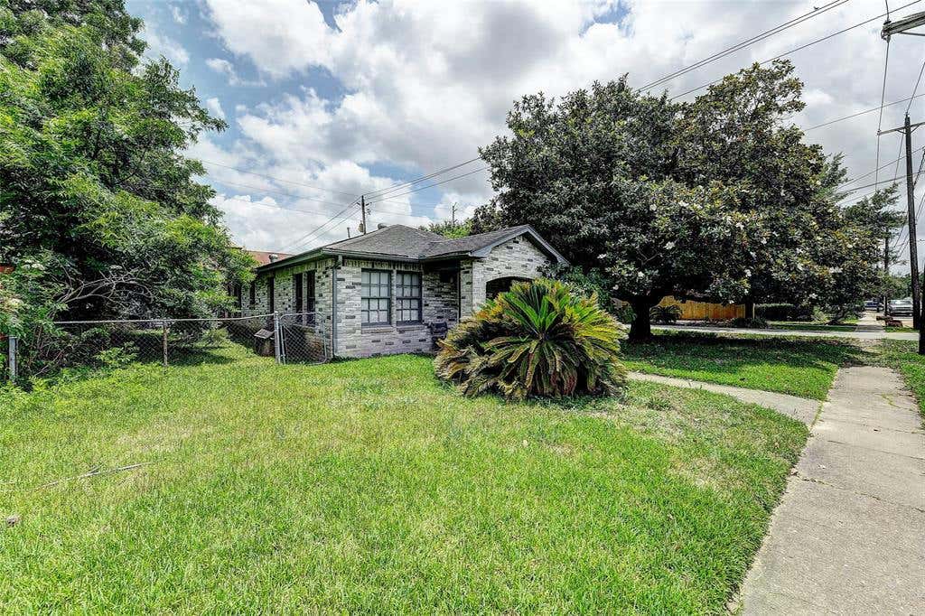 1002 LAWRENCE ST, HOUSTON, TX 77008, photo 1 of 9