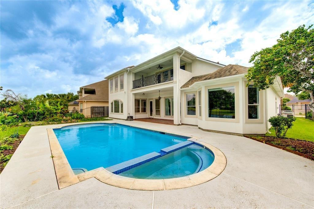 Sugar Land, Texas, 77479, United States, 5 Bedrooms Bedrooms, ,5 BathroomsBathrooms,Residential,Active,2007093