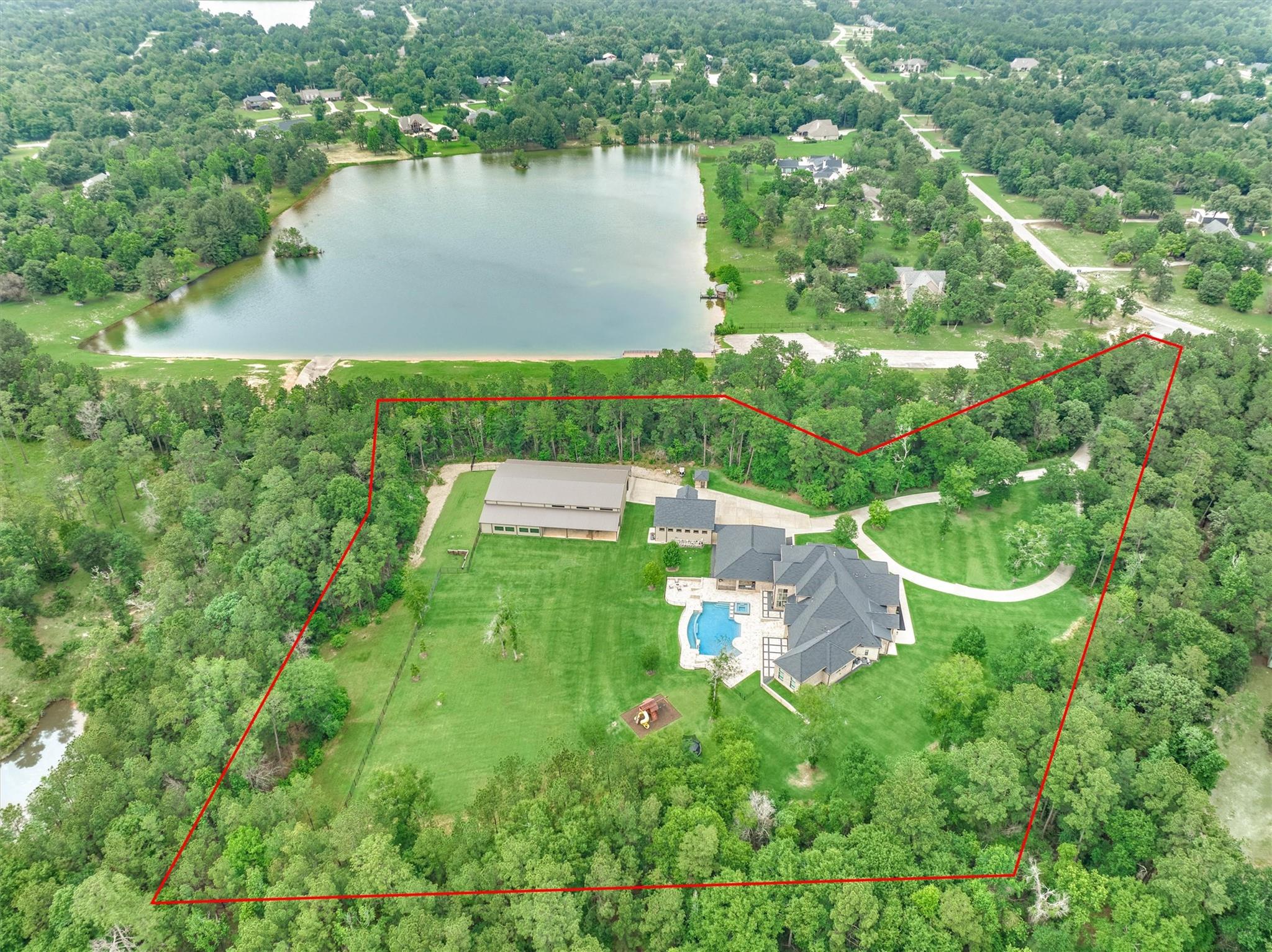 Montgomery, Texas, 77316, United States, 5 Bedrooms Bedrooms, ,8 BathroomsBathrooms,Residential,Active,1953008