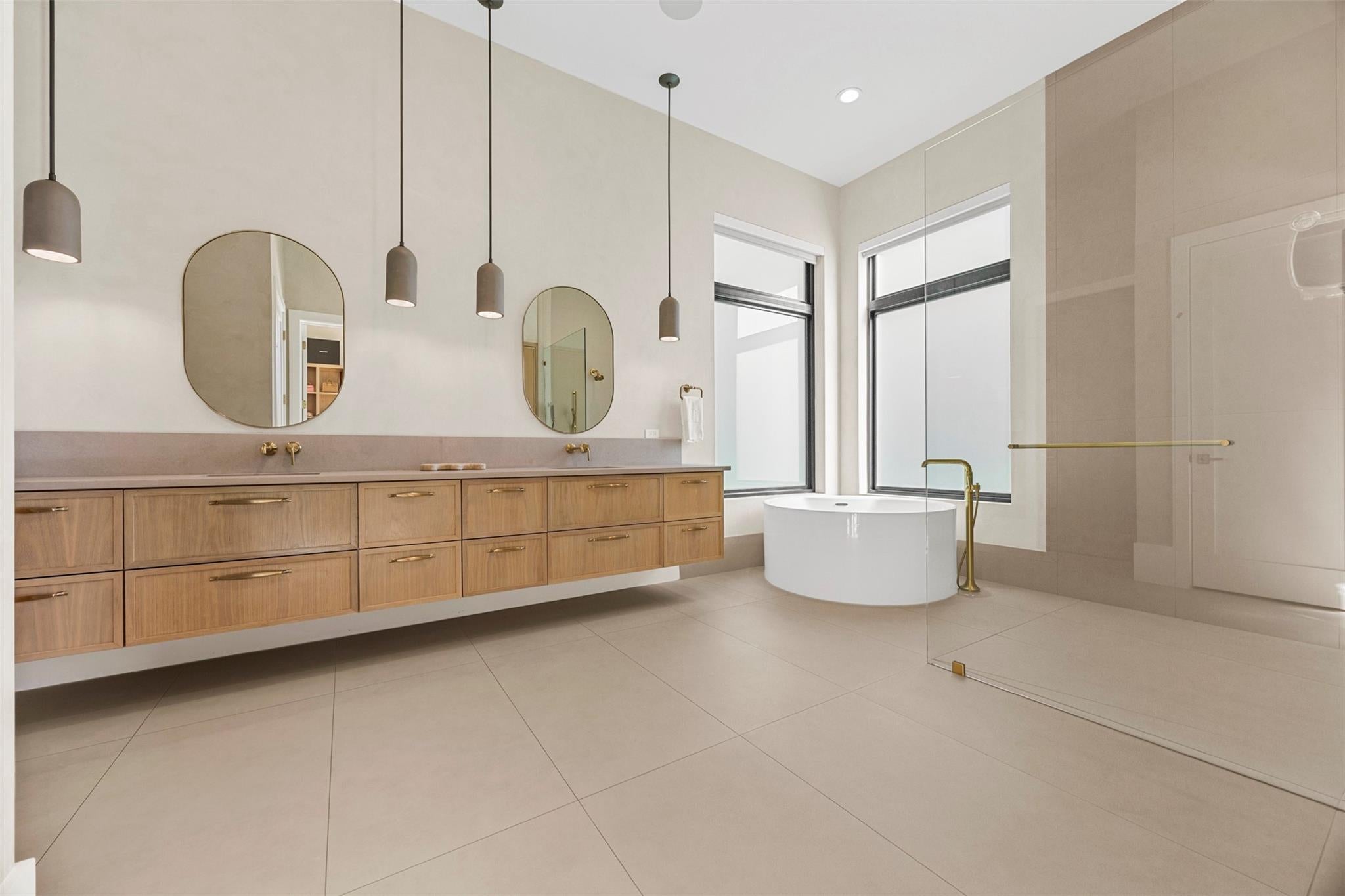 Montgomery, Texas, 77316, United States, 6 Bedrooms Bedrooms, ,7 BathroomsBathrooms,Residential,Active,2012208