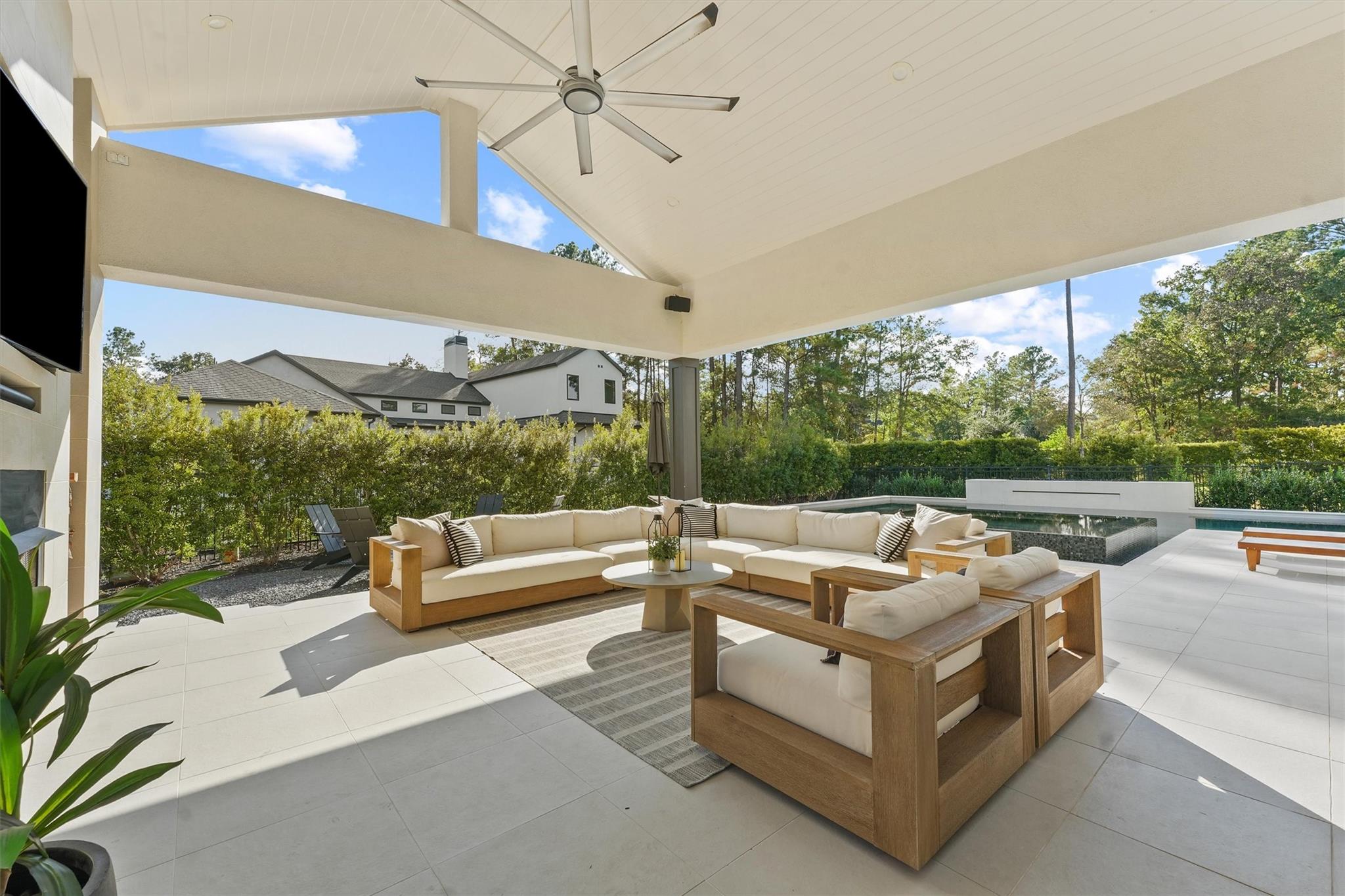 Montgomery, Texas, 77316, United States, 4 Bedrooms Bedrooms, ,6 BathroomsBathrooms,Residential,Active,1972157