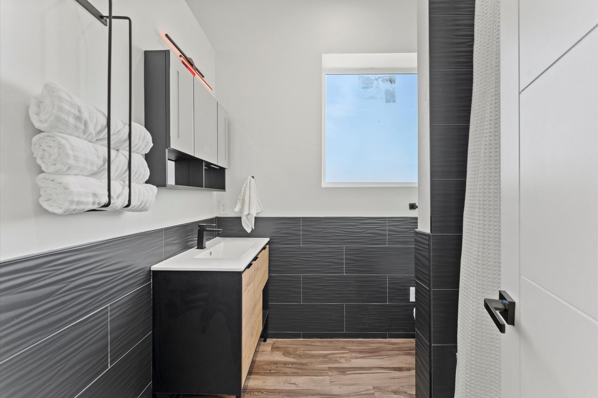 Montgomery, Texas, 77316, United States, 5 Bedrooms Bedrooms, ,7 BathroomsBathrooms,Residential,Active,1963409