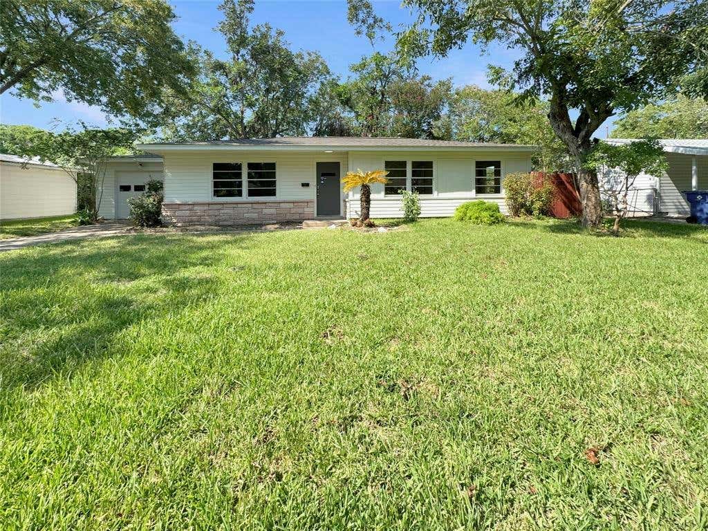 810 23RD AVE N, TEXAS CITY, TX 77590, photo 1 of 18