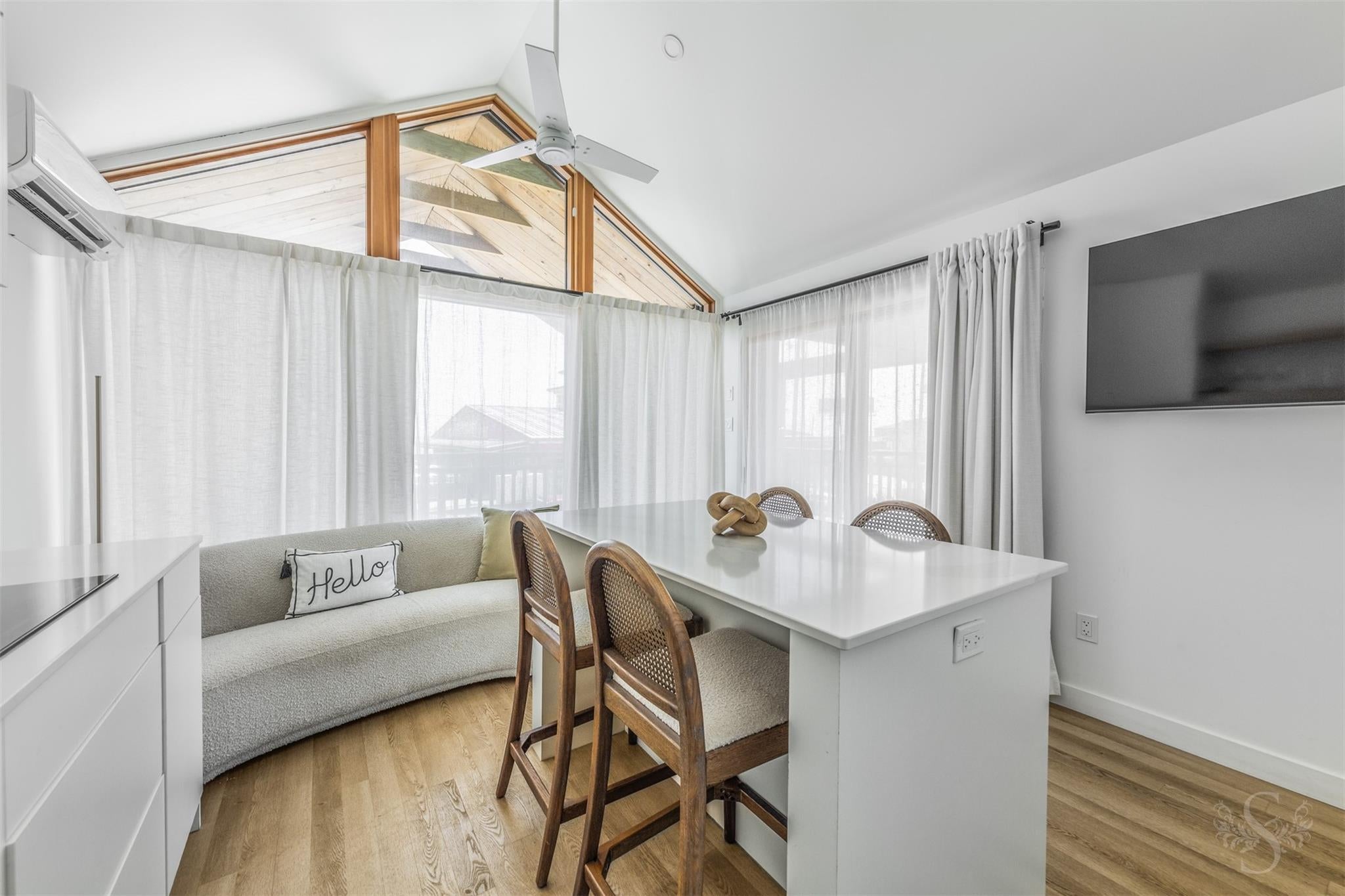 Galveston, Texas, 77550, United States, 4 Bedrooms Bedrooms, ,2 BathroomsBathrooms,Residential,Active,1885028