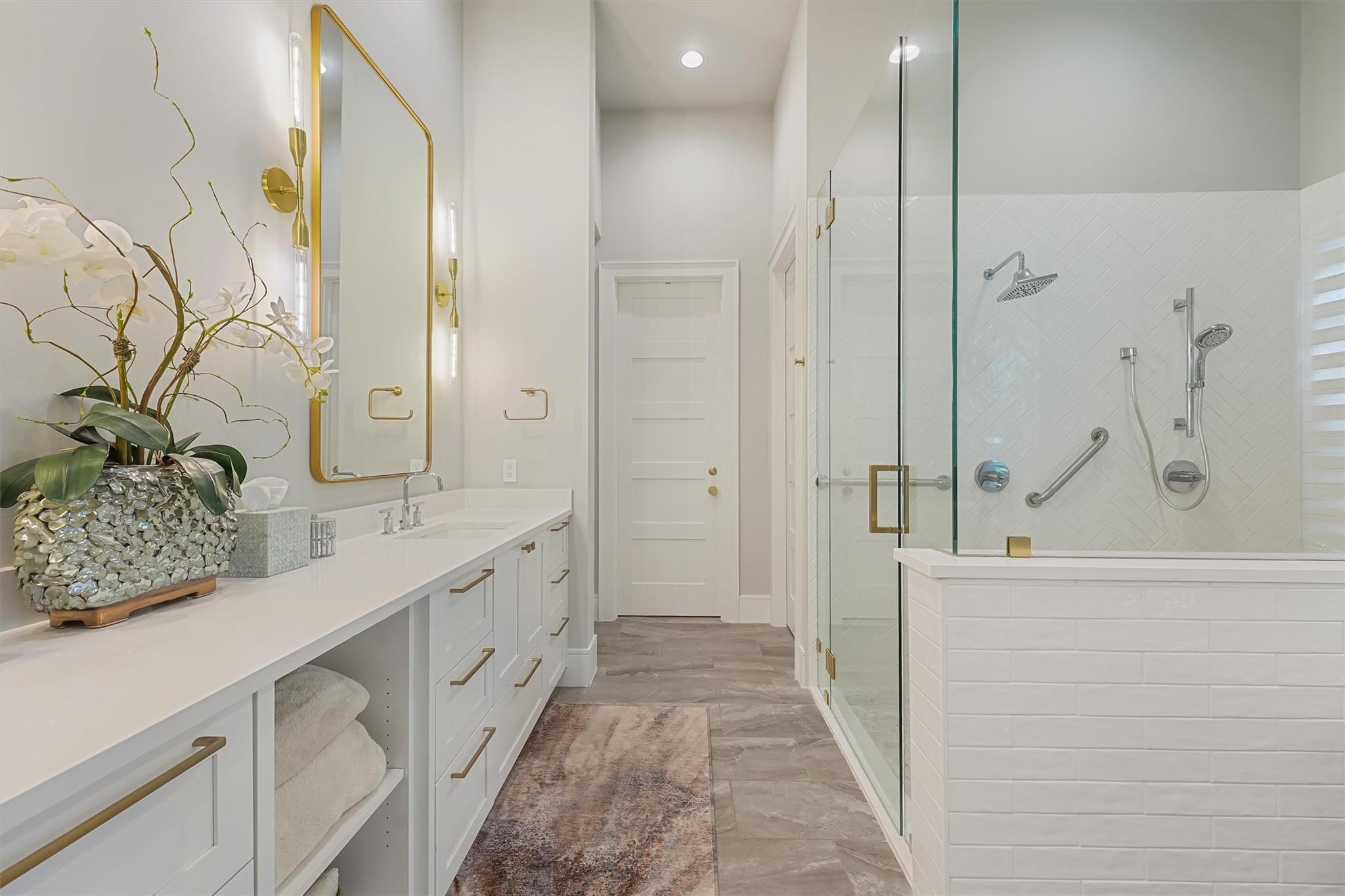 Montgomery, Texas, 77316, United States, 4 Bedrooms Bedrooms, ,6 BathroomsBathrooms,Residential,Active,1905108