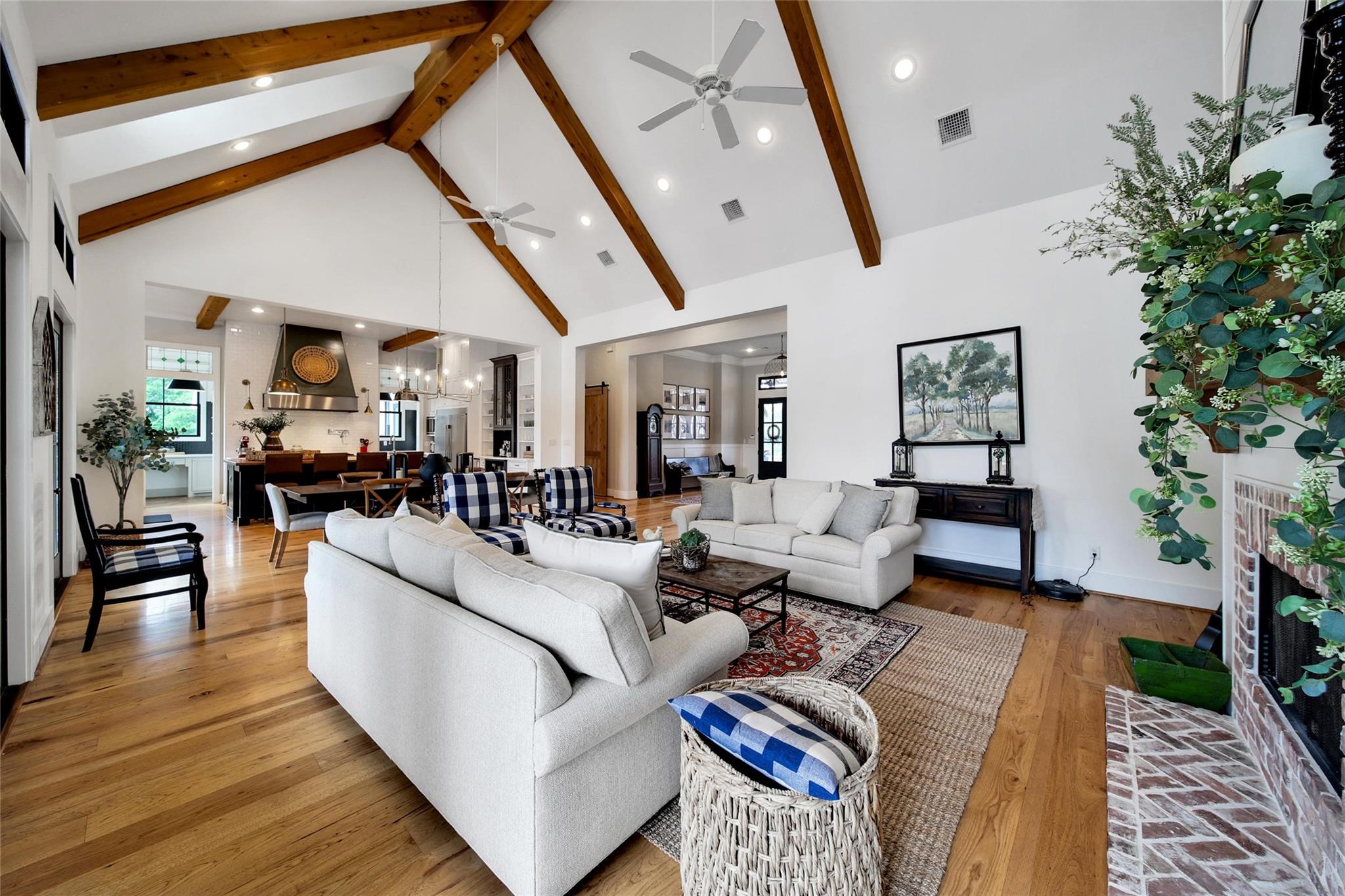 Montgomery, Texas, 77316, United States, 6 Bedrooms Bedrooms, ,8 BathroomsBathrooms,Residential,Active,1970955