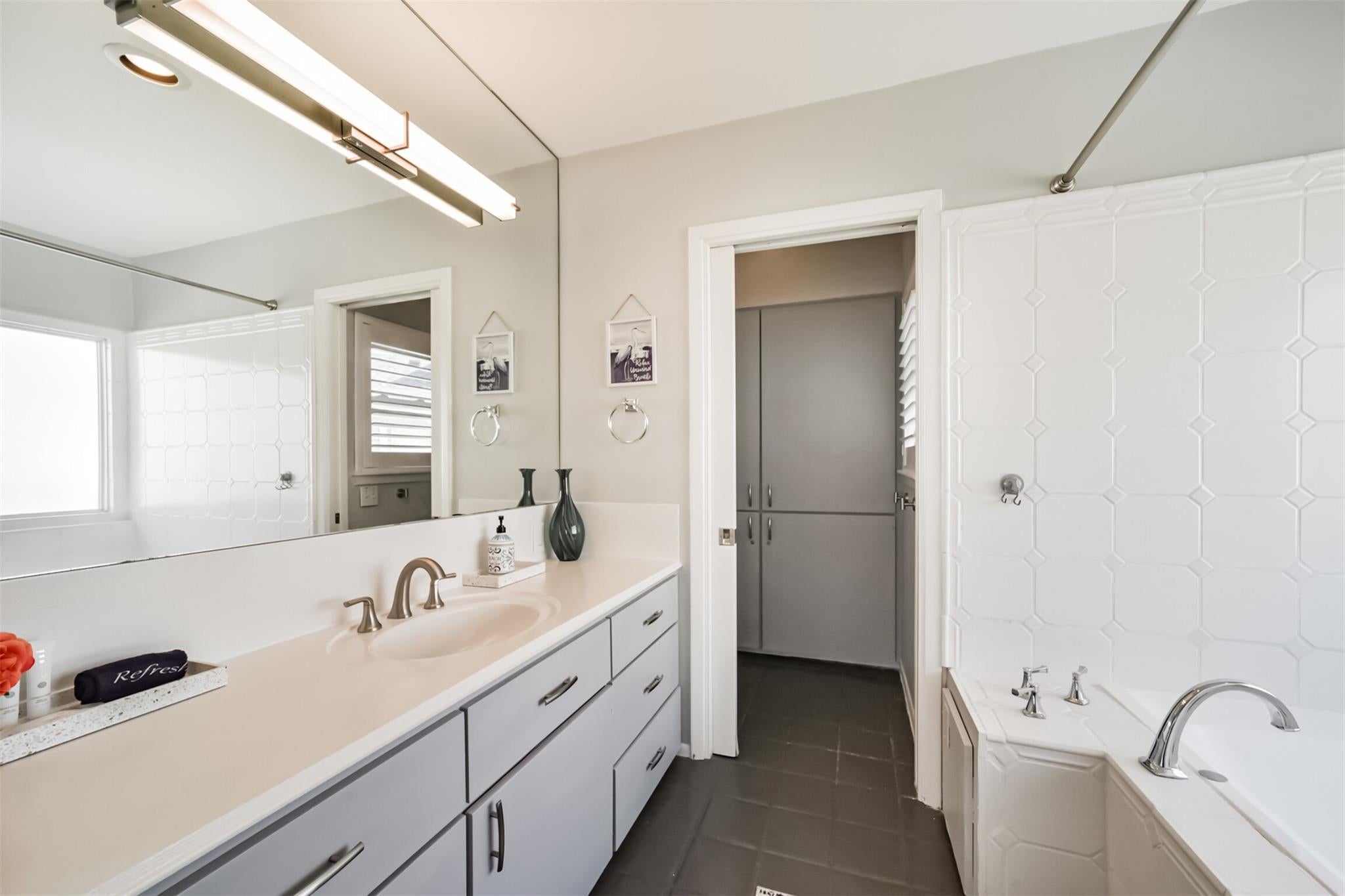 Galveston, Texas, 77554, United States, ,4 BathroomsBathrooms,Residential,Active,1711247