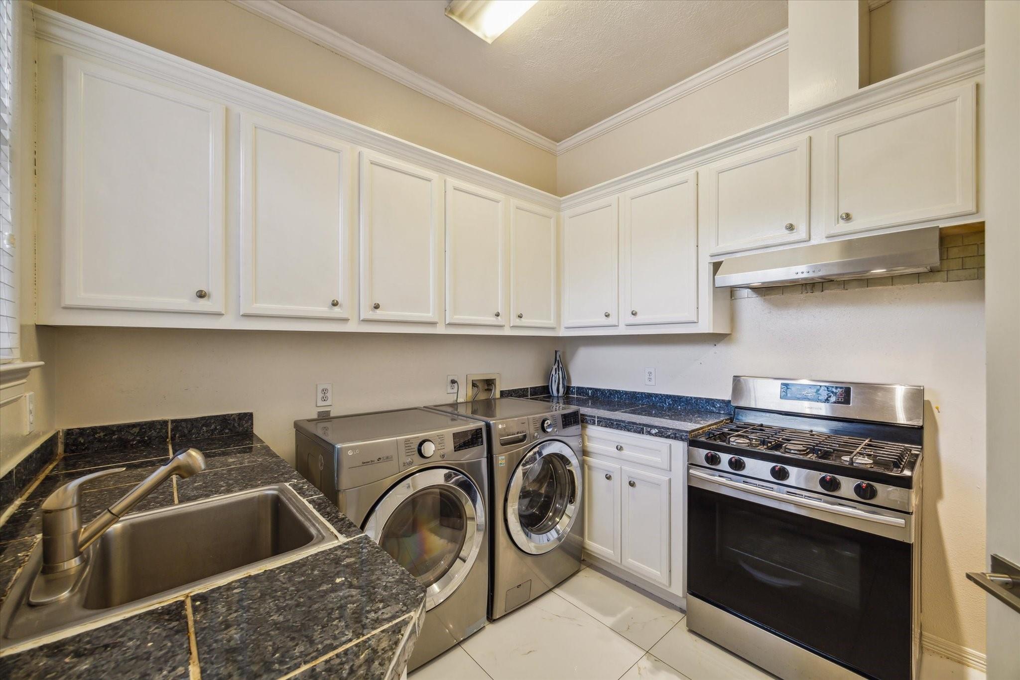 Sugar Land, Texas, 77479, United States, 5 Bedrooms Bedrooms, ,5 BathroomsBathrooms,Residential,Active,1900192