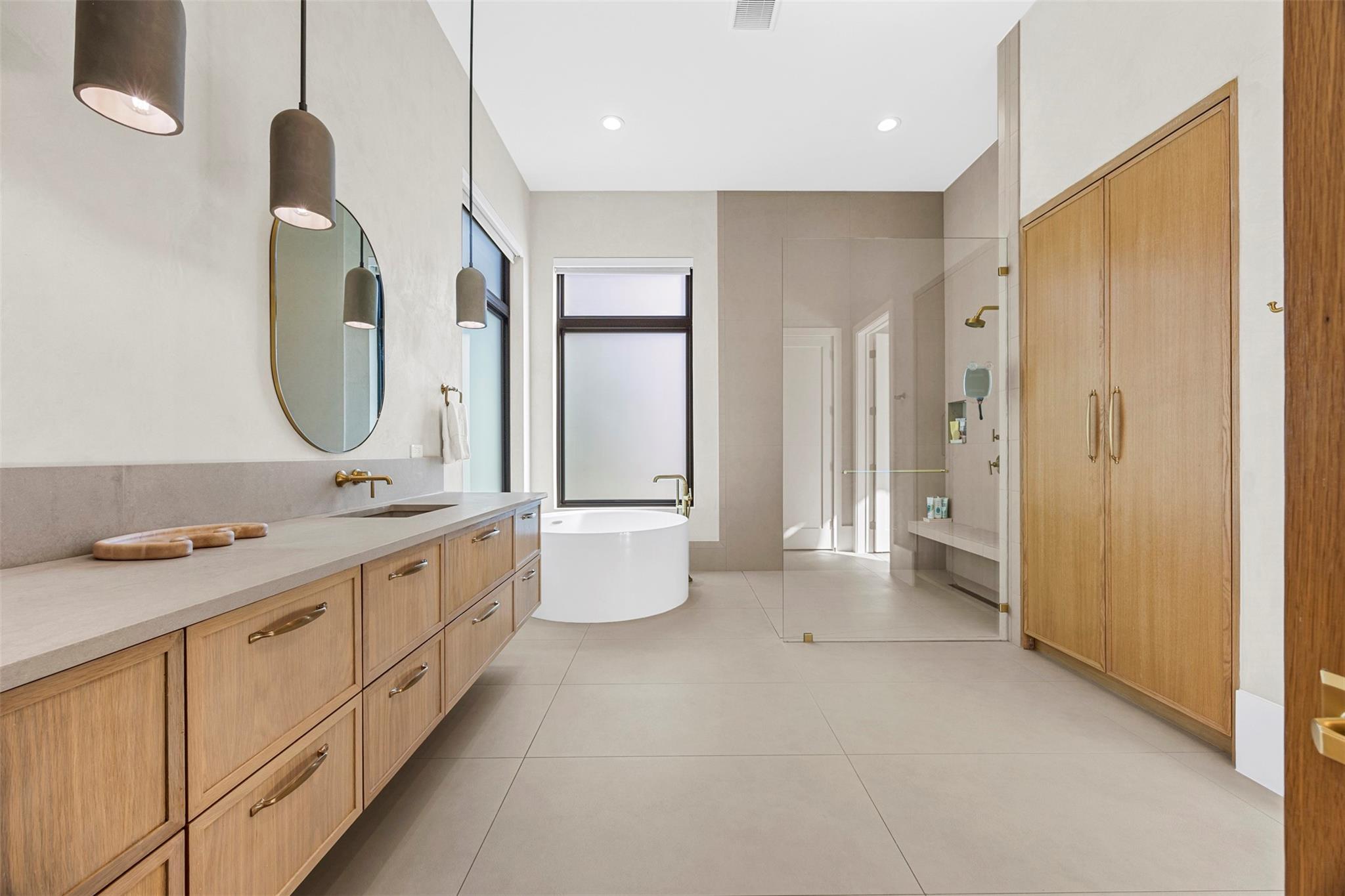 Montgomery, Texas, 77316, United States, 6 Bedrooms Bedrooms, ,7 BathroomsBathrooms,Residential,Active,2012208