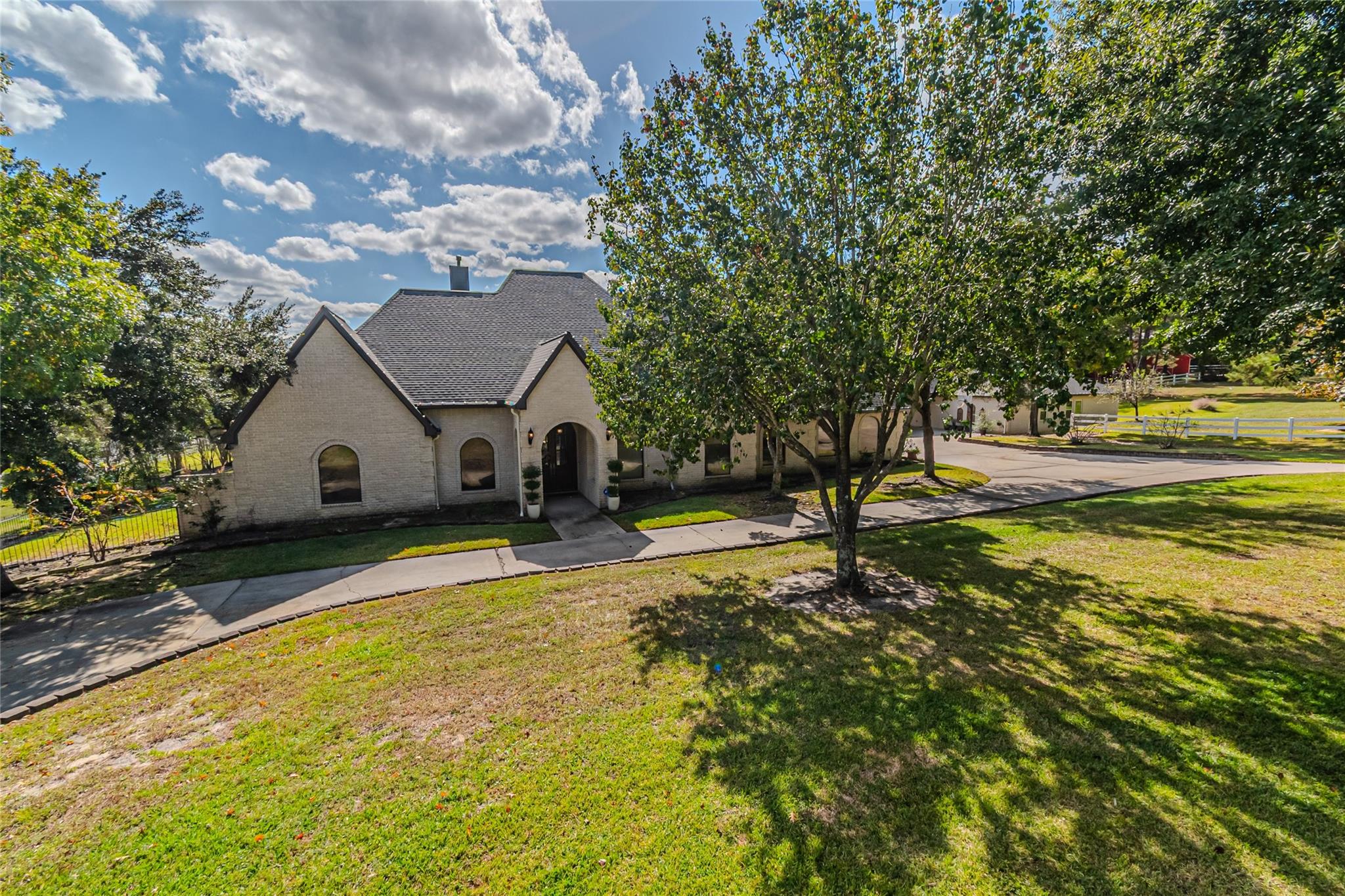 Montgomery, Texas, 77316, United States, 4 Bedrooms Bedrooms, ,7 BathroomsBathrooms,Residential,Active,1993945
