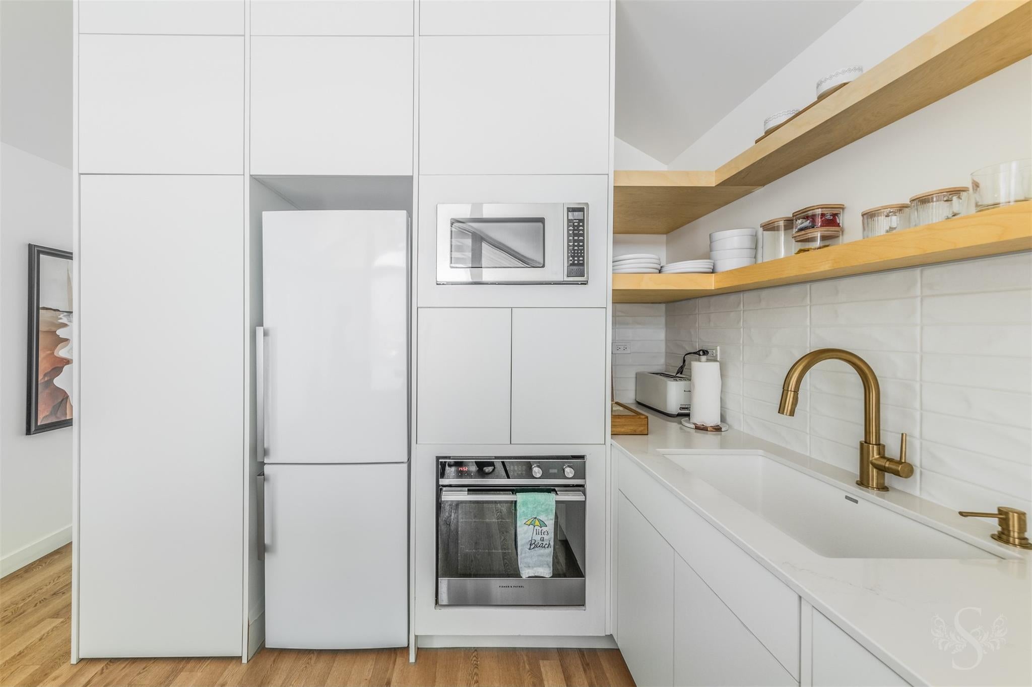 Galveston, Texas, 77550, United States, 4 Bedrooms Bedrooms, ,2 BathroomsBathrooms,Residential,Active,1885028