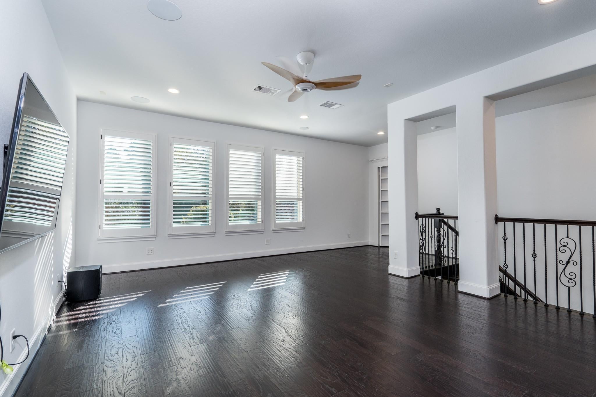 Montgomery, Texas, 77316, United States, 4 Bedrooms Bedrooms, ,7 BathroomsBathrooms,Residential,Active,1987262