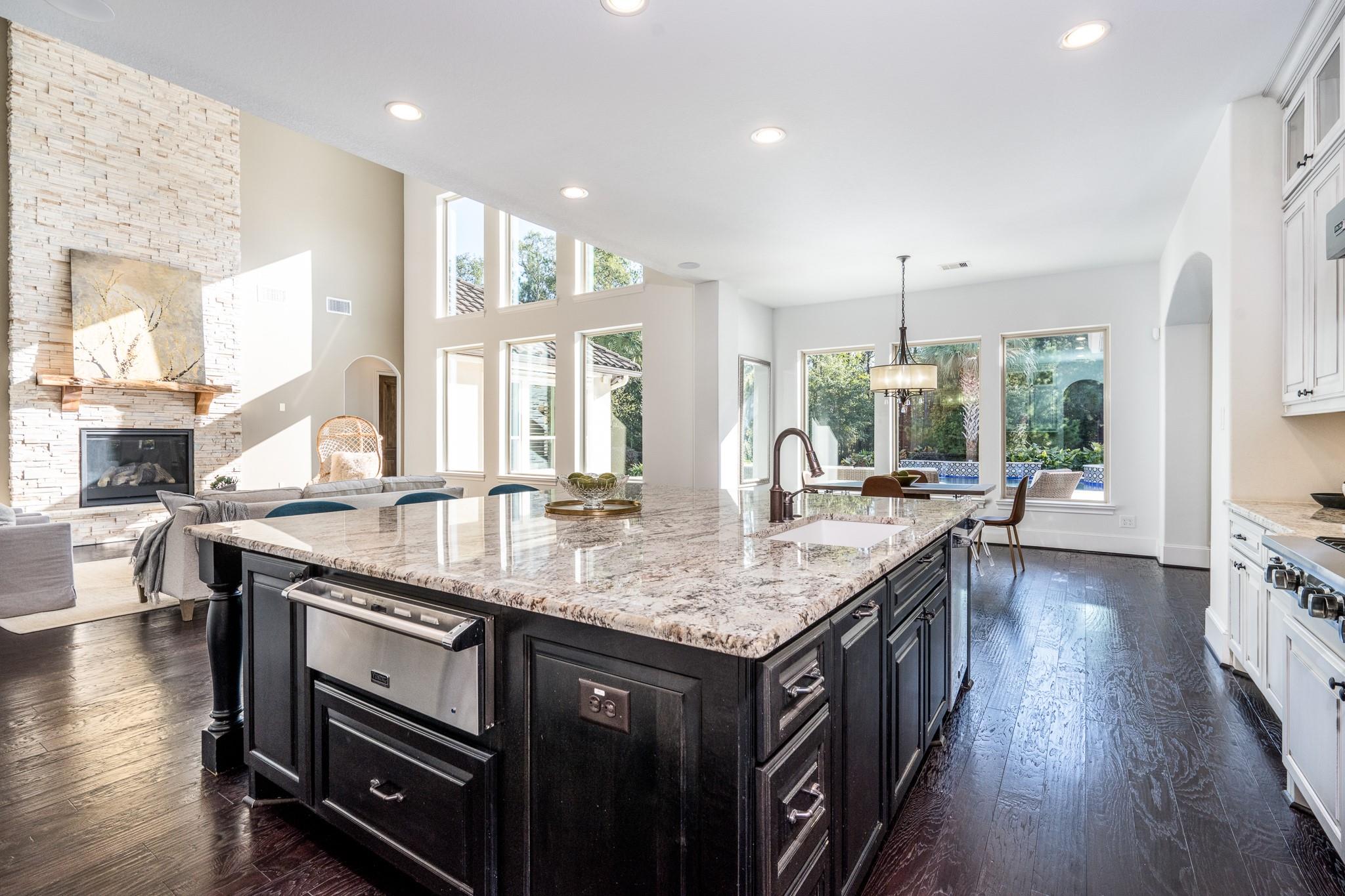 Montgomery, Texas, 77316, United States, 4 Bedrooms Bedrooms, ,7 BathroomsBathrooms,Residential,Active,1987262