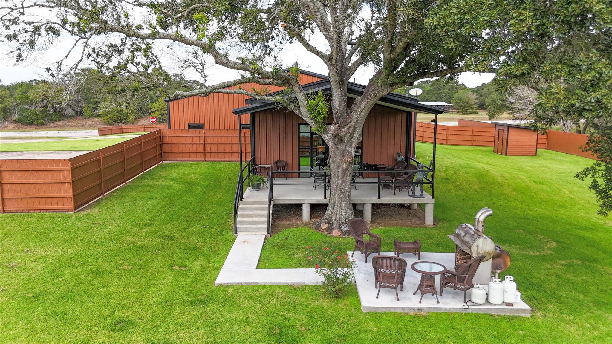 Sheridan, Texas, 77475, United States, 8 Bedrooms Bedrooms, ,5 BathroomsBathrooms,Residential,Active,1954329