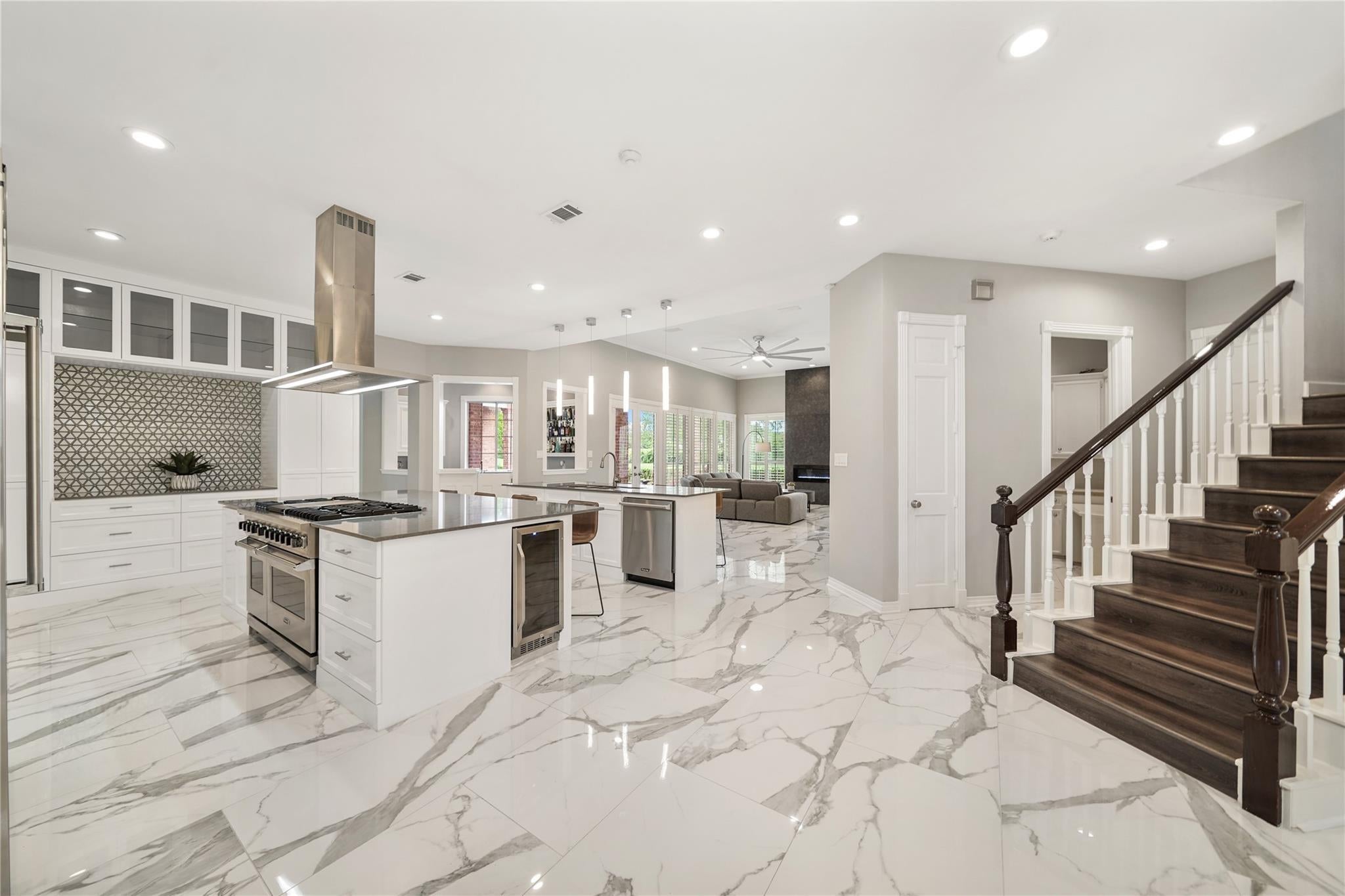 Sugar Land, Texas, 77479, United States, 6 Bedrooms Bedrooms, ,8 BathroomsBathrooms,Residential,Active,1973640