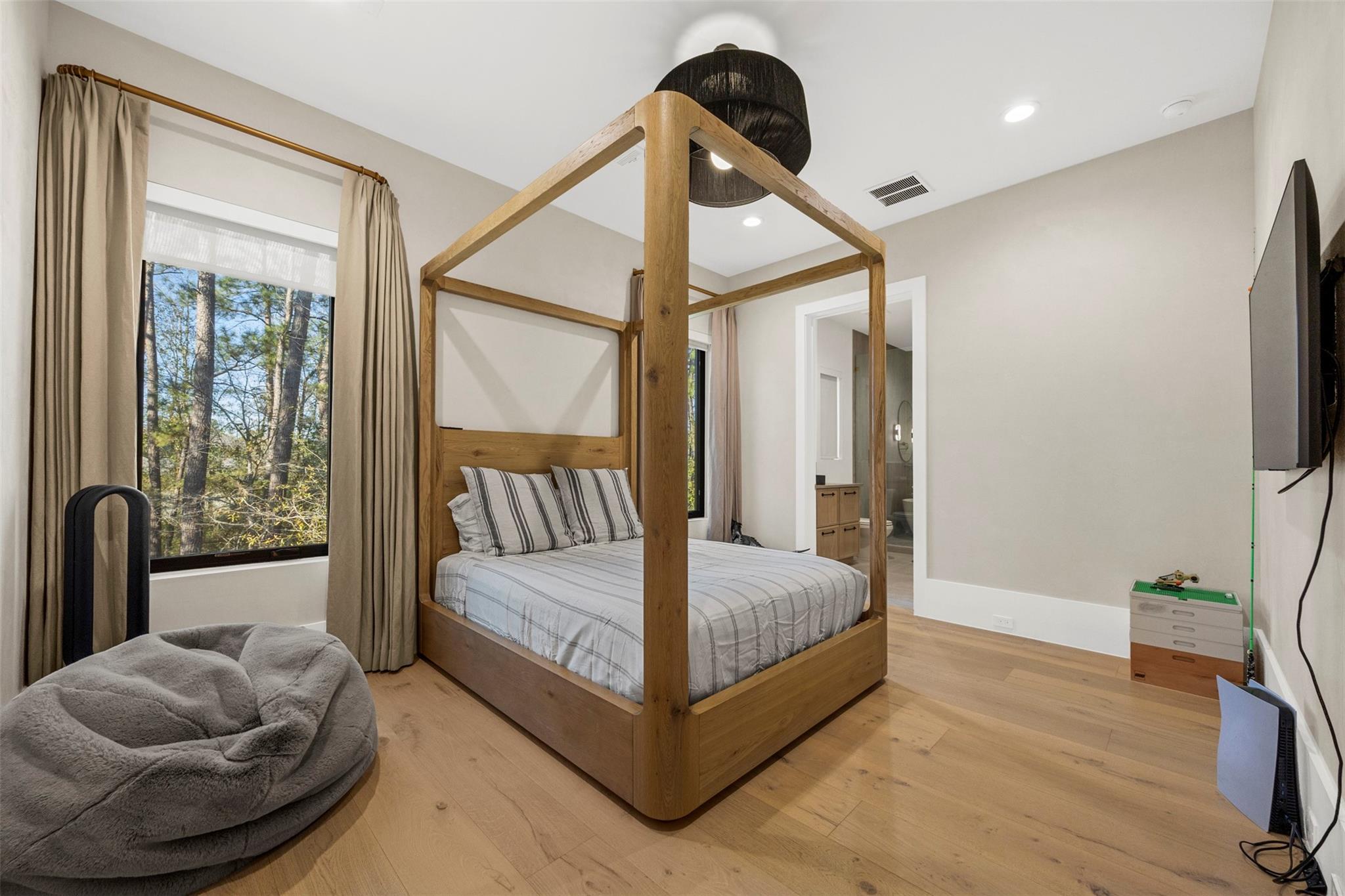 Montgomery, Texas, 77316, United States, 6 Bedrooms Bedrooms, ,7 BathroomsBathrooms,Residential,Active,2012208