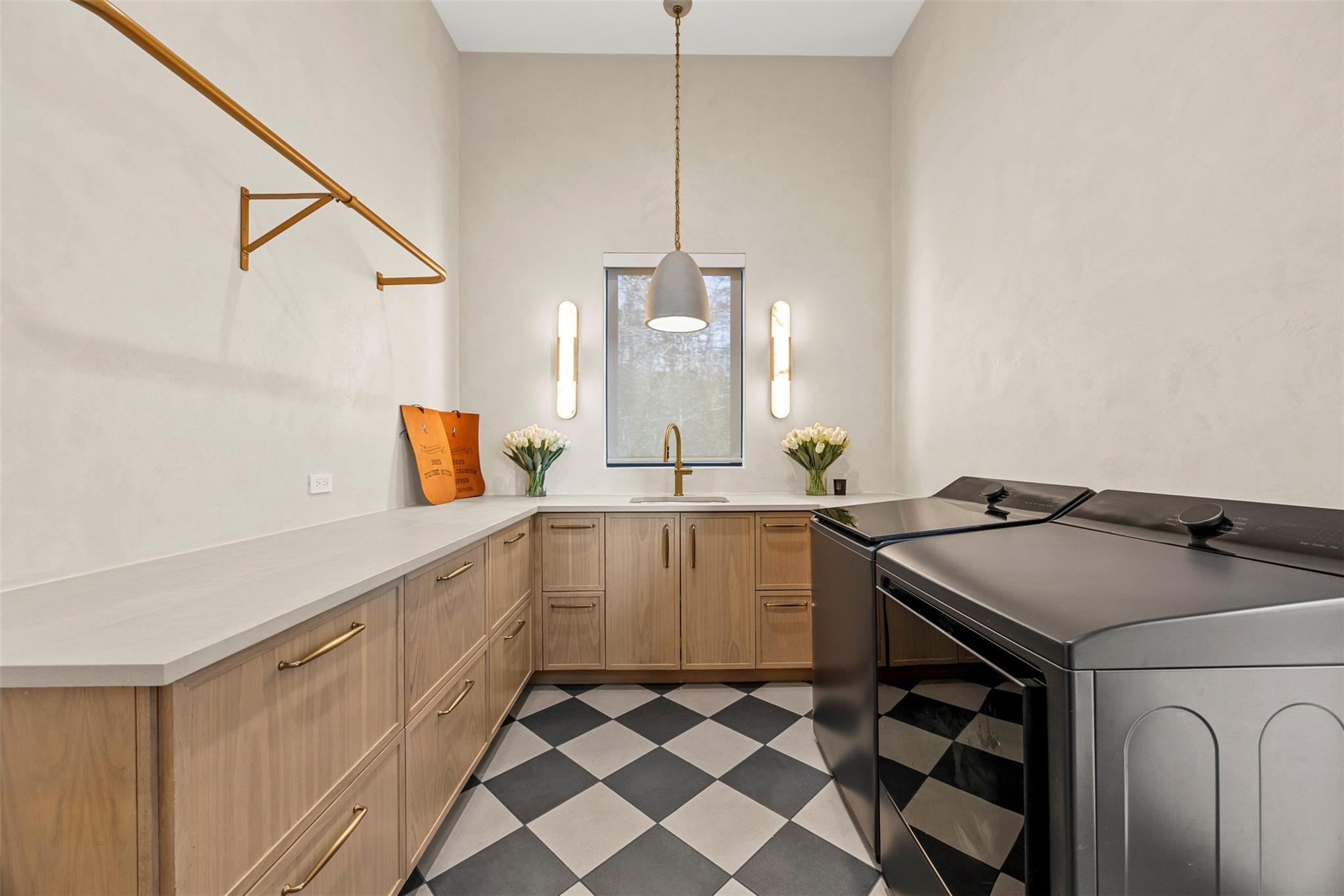 Montgomery, Texas, 77316, United States, 6 Bedrooms Bedrooms, ,7 BathroomsBathrooms,Residential,Active,2012208