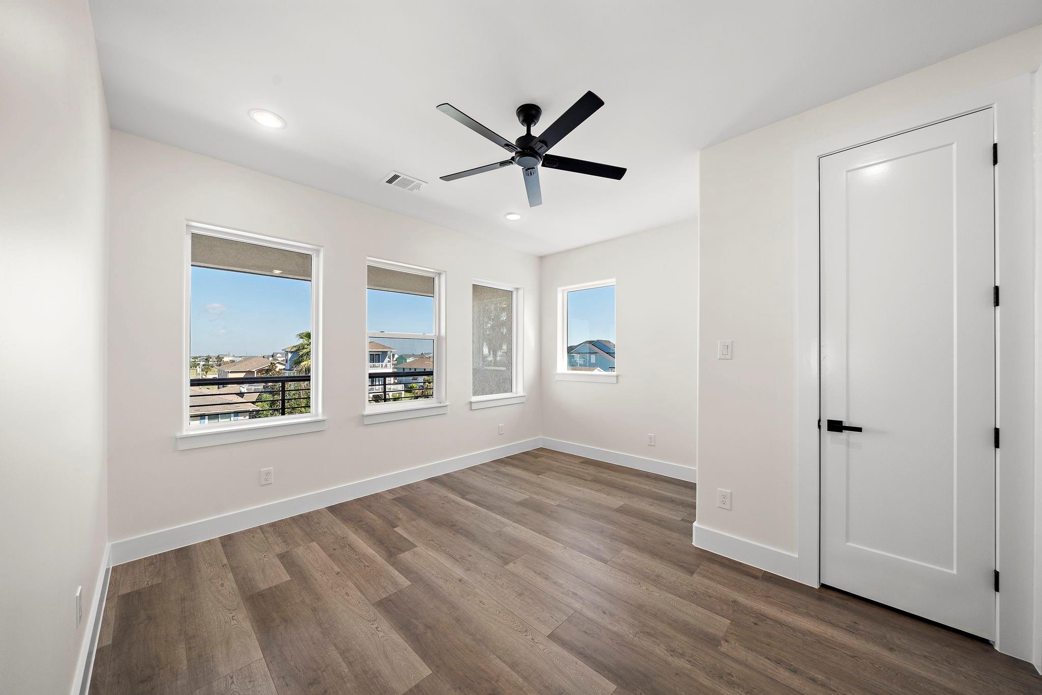 Tiki Island, Texas, 77554, United States, 4 Bedrooms Bedrooms, ,4 BathroomsBathrooms,Residential,Active,1962240