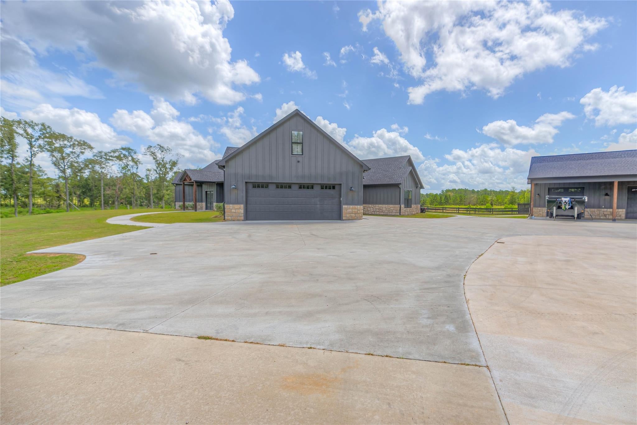 Livingston, Texas, 77351, United States, 5 Bedrooms Bedrooms, ,6 BathroomsBathrooms,Residential,Active,1905360
