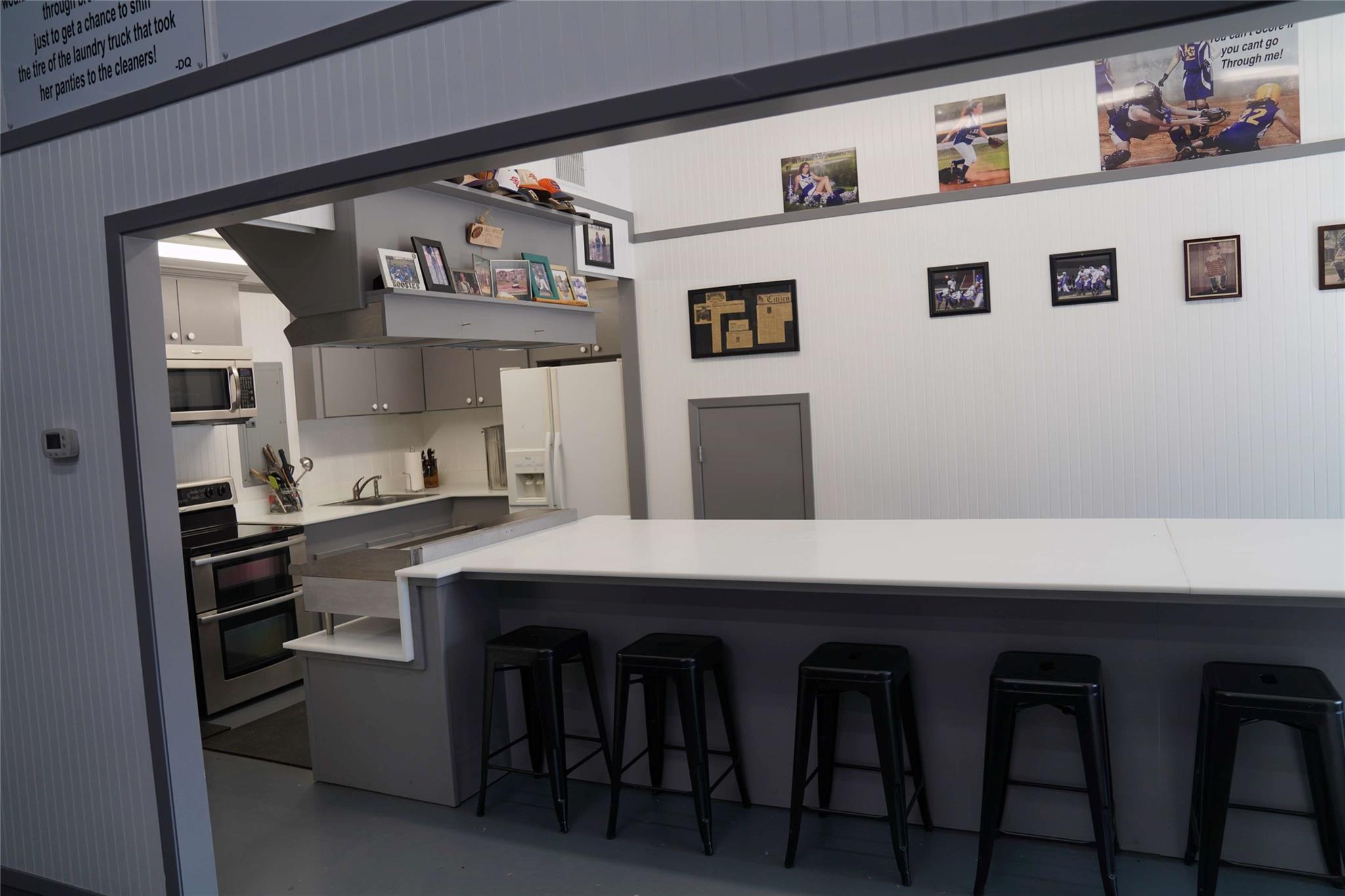 Sheridan, Texas, 77475, United States, 8 Bedrooms Bedrooms, ,5 BathroomsBathrooms,Residential,Active,1954329