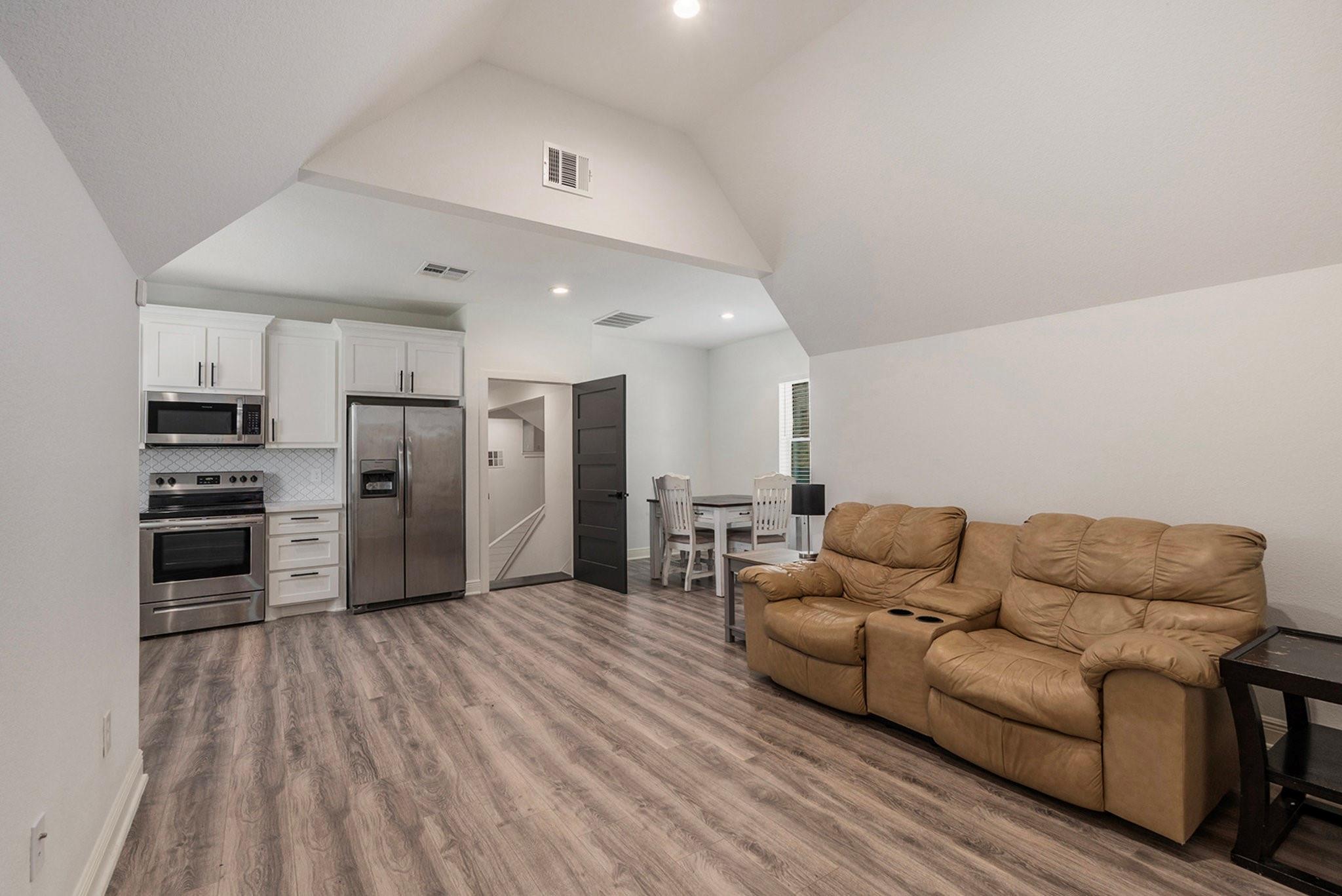 Conroe, Texas, 77304, United States, 6 Bedrooms Bedrooms, ,7 BathroomsBathrooms,Residential,Active,1971805