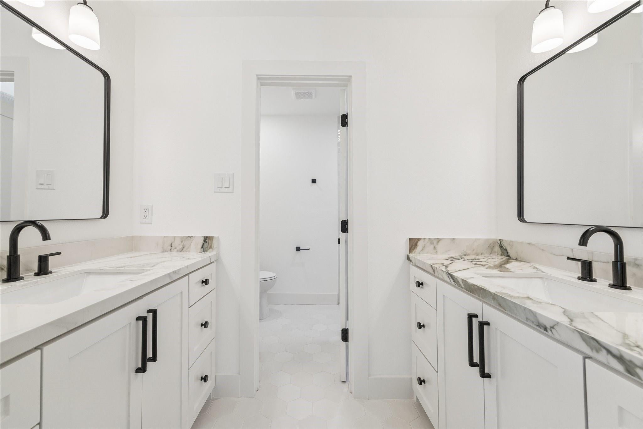 Houston, Texas, 77079, United States, 5 Bedrooms Bedrooms, ,4 BathroomsBathrooms,Residential,Active,1973310