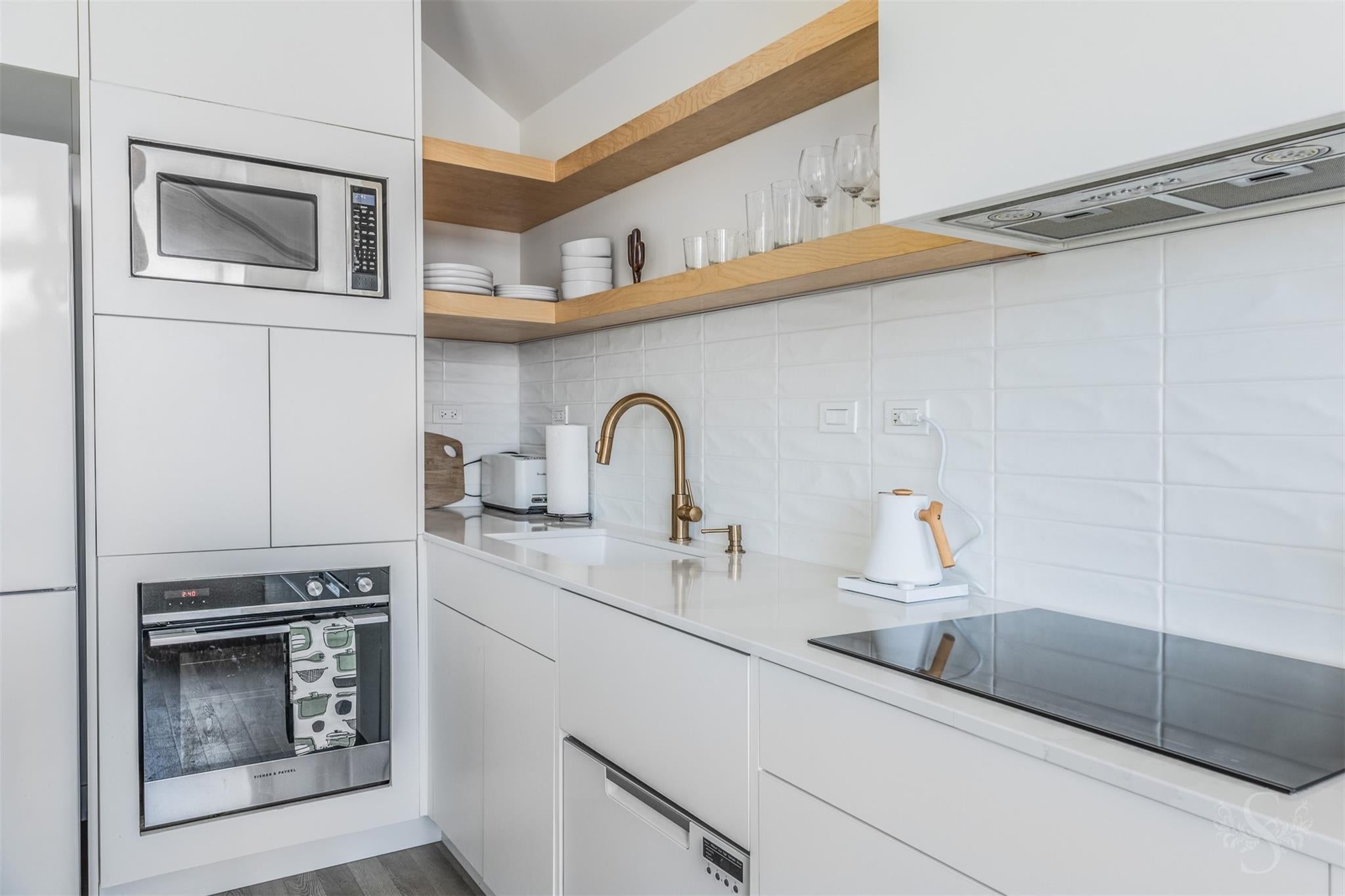 Galveston, Texas, 77550, United States, 4 Bedrooms Bedrooms, ,2 BathroomsBathrooms,Residential,Active,1885028