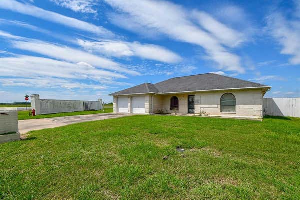 512 TOWN AND COUNTRY DR, EL CAMPO, TX 77437 - Image 1