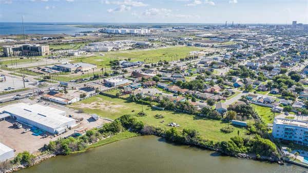 5905 BROADWAY ST, GALVESTON, TX 77551, photo 3 of 17