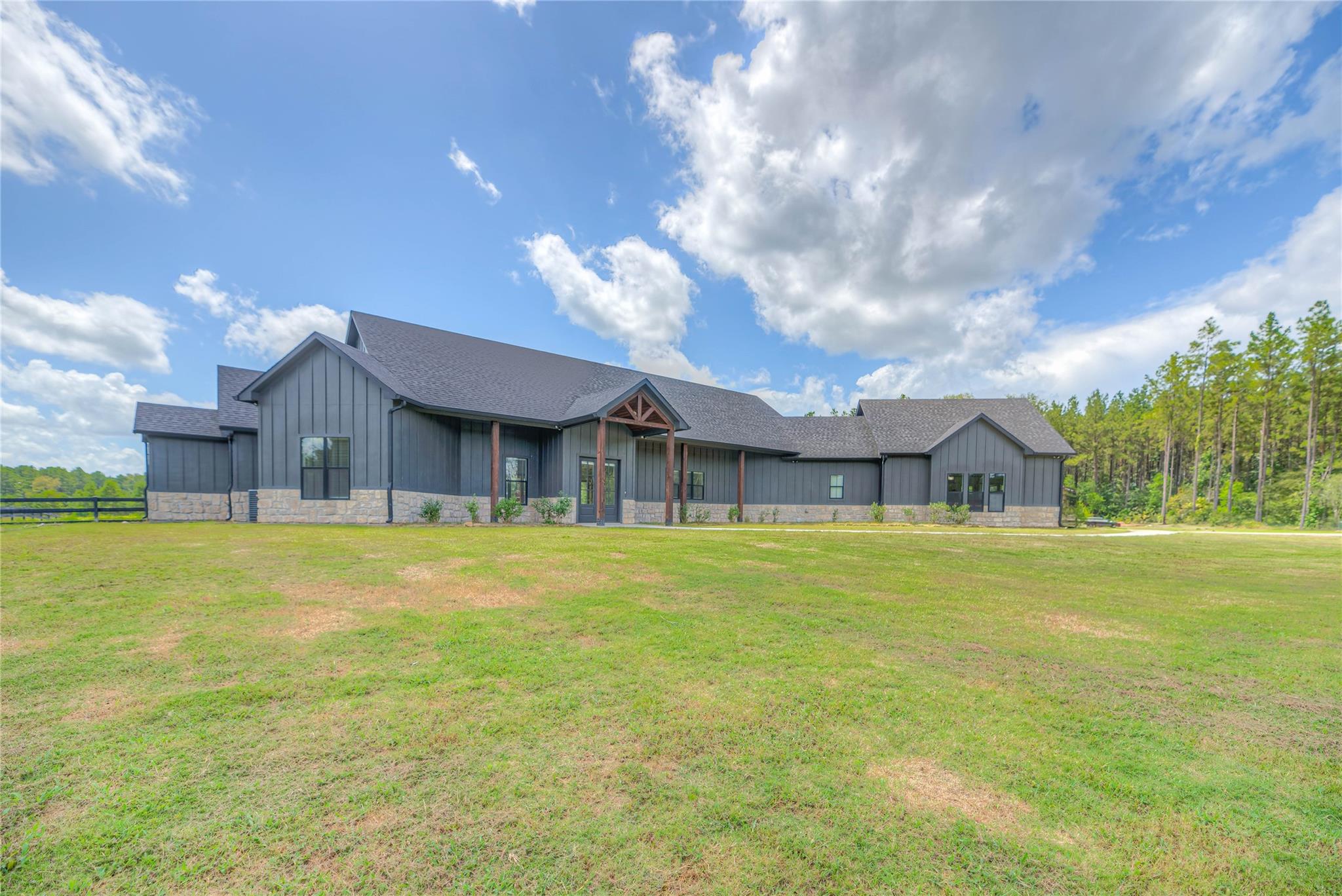 Livingston, Texas, 77351, United States, 5 Bedrooms Bedrooms, ,6 BathroomsBathrooms,Residential,Active,1905360