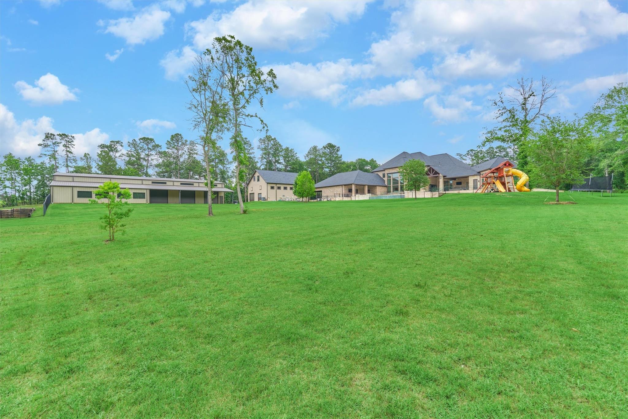Montgomery, Texas, 77316, United States, 5 Bedrooms Bedrooms, ,8 BathroomsBathrooms,Residential,Active,1953008