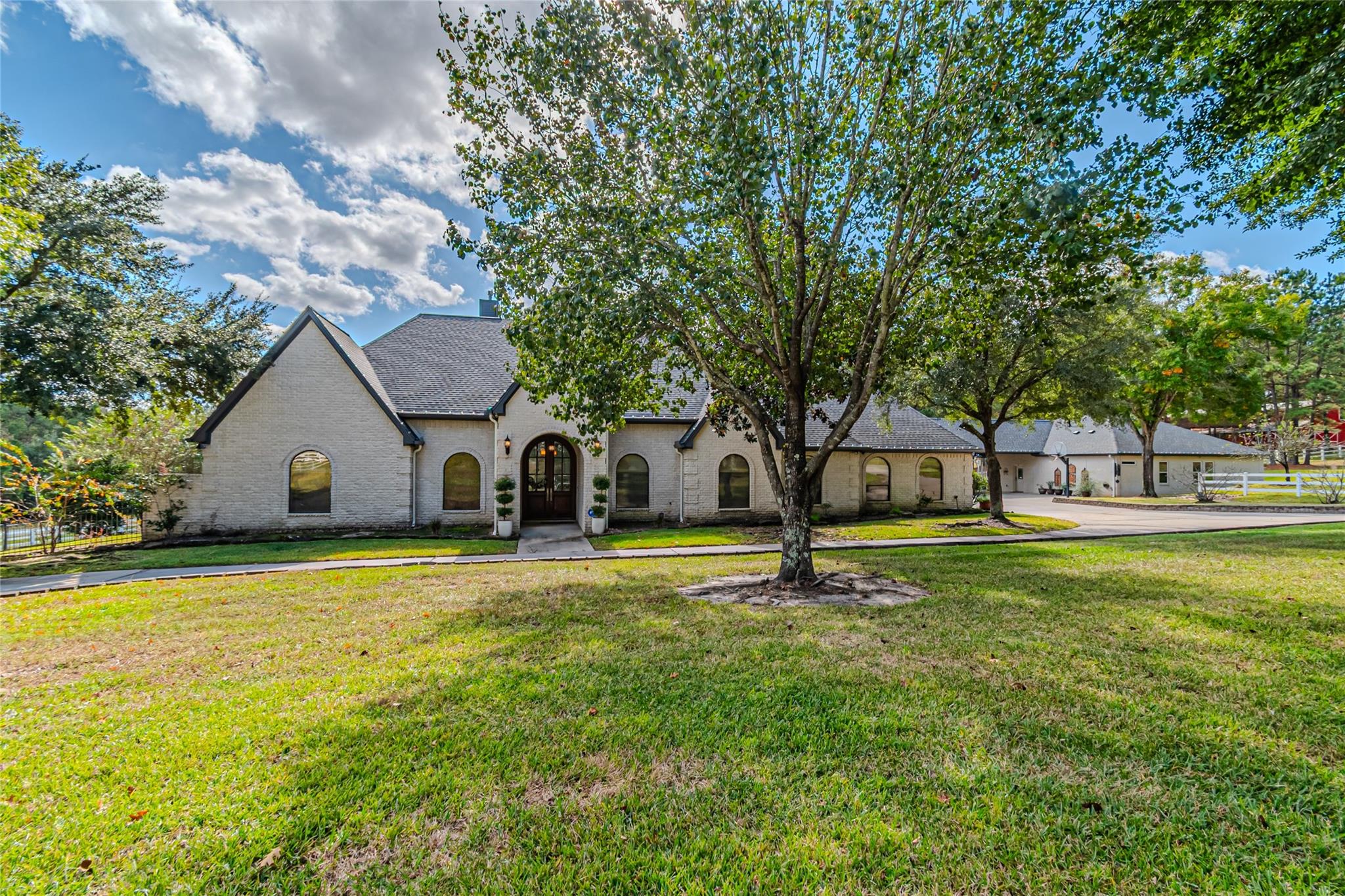 Montgomery, Texas, 77316, United States, 4 Bedrooms Bedrooms, ,7 BathroomsBathrooms,Residential,Active,1993945
