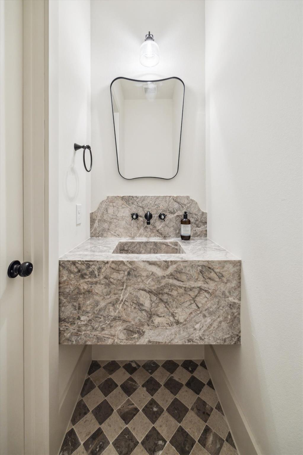 Houston, Texas, 77008, United States, 4 Bedrooms Bedrooms, ,4 BathroomsBathrooms,Residential,Active,1988430