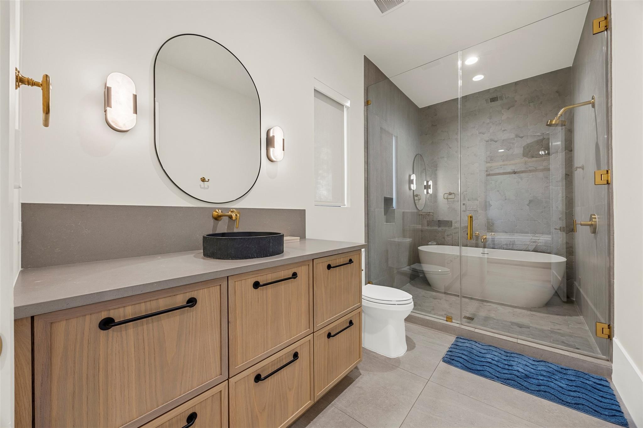 Montgomery, Texas, 77316, United States, 6 Bedrooms Bedrooms, ,7 BathroomsBathrooms,Residential,Active,2012208