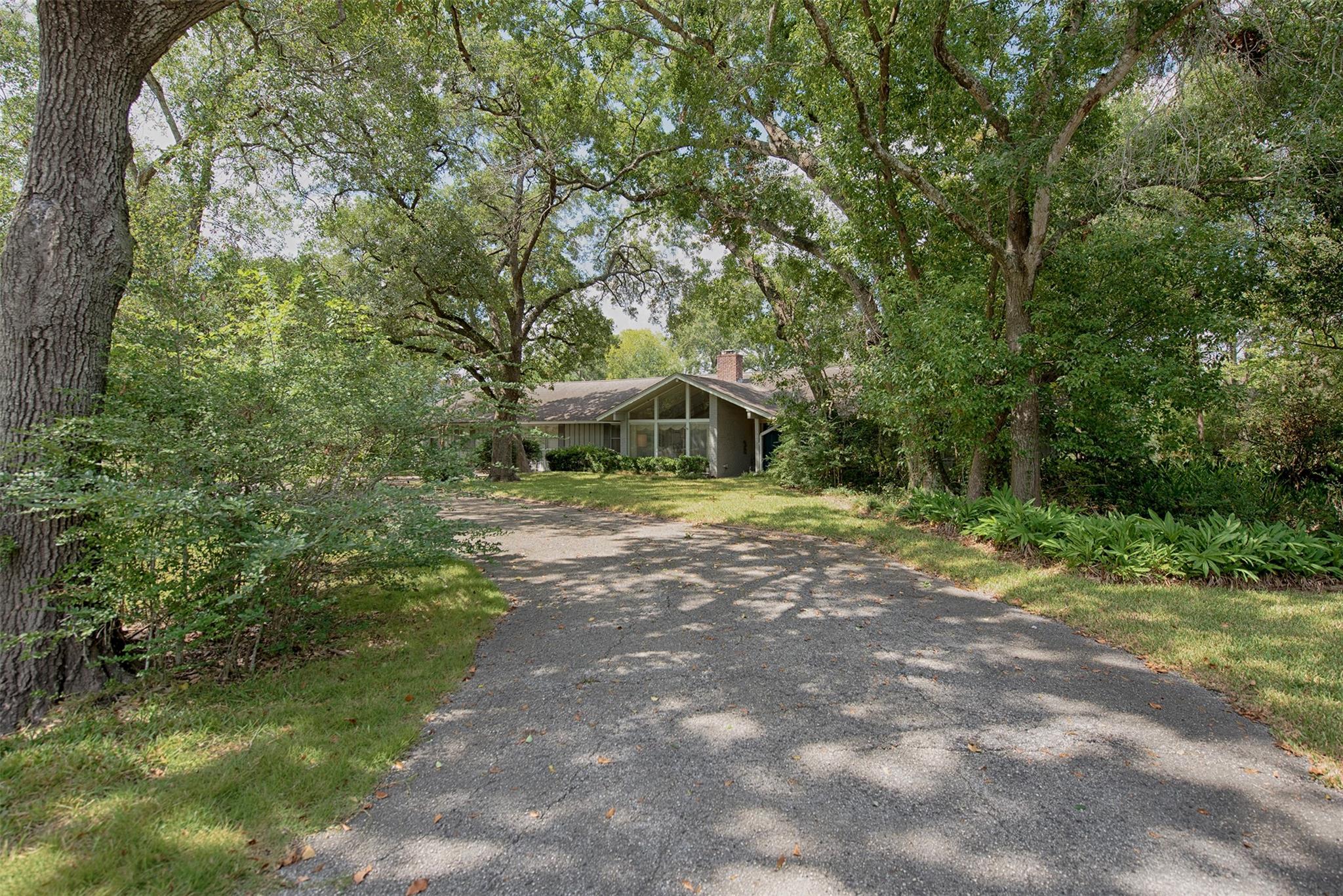 Taylor Lake Village, Texas, 77586, United States, 3 Bedrooms Bedrooms, ,3 BathroomsBathrooms,Residential,Active,1953995