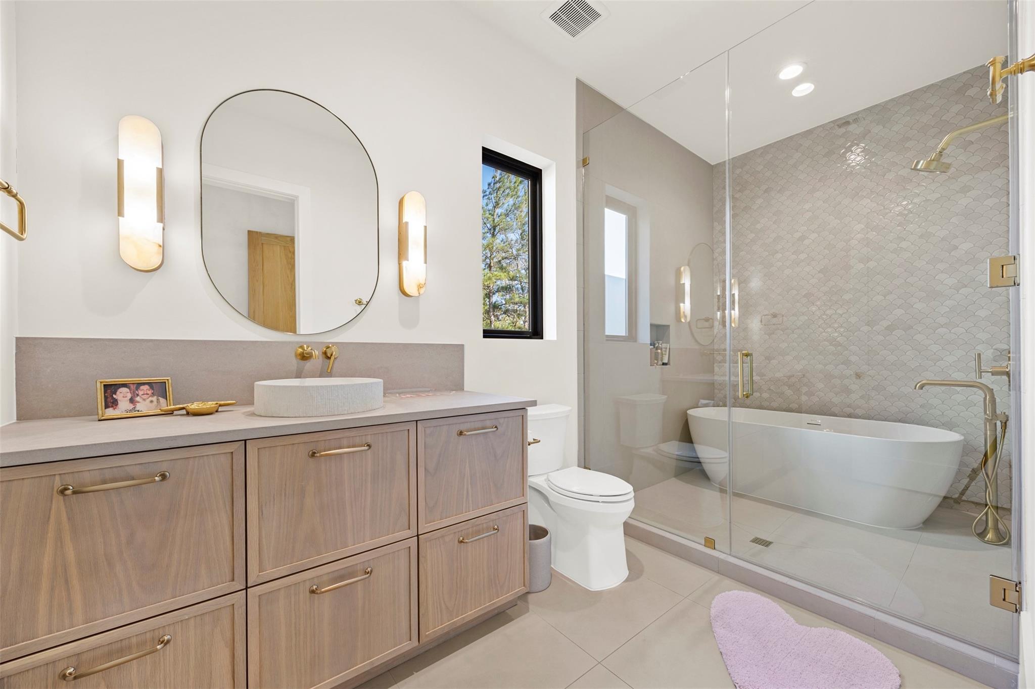 Montgomery, Texas, 77316, United States, 6 Bedrooms Bedrooms, ,7 BathroomsBathrooms,Residential,Active,2012208