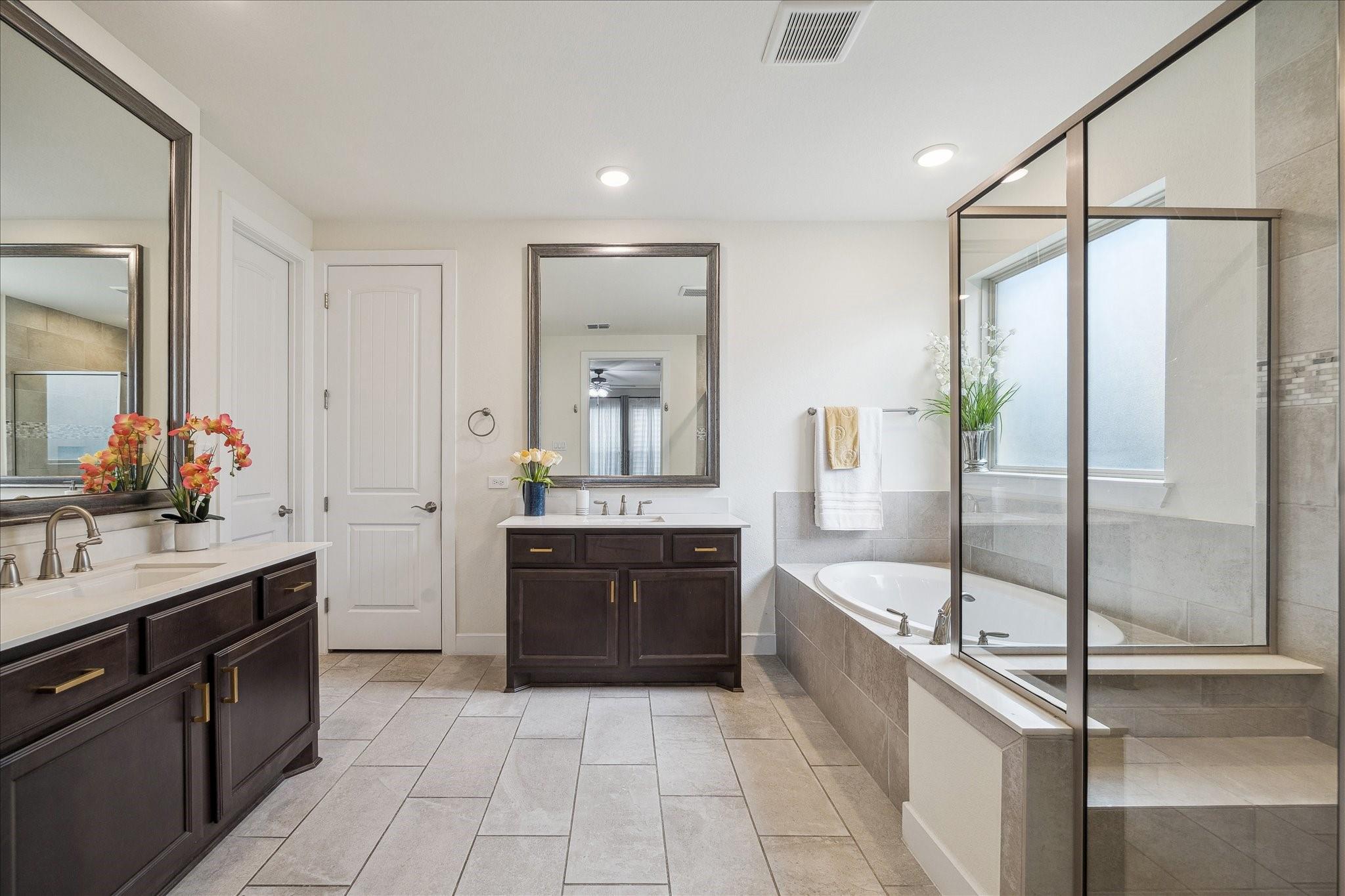 Sugar Land, Texas, 77479, United States, 4 Bedrooms Bedrooms, ,5 BathroomsBathrooms,Residential,Active,2006987