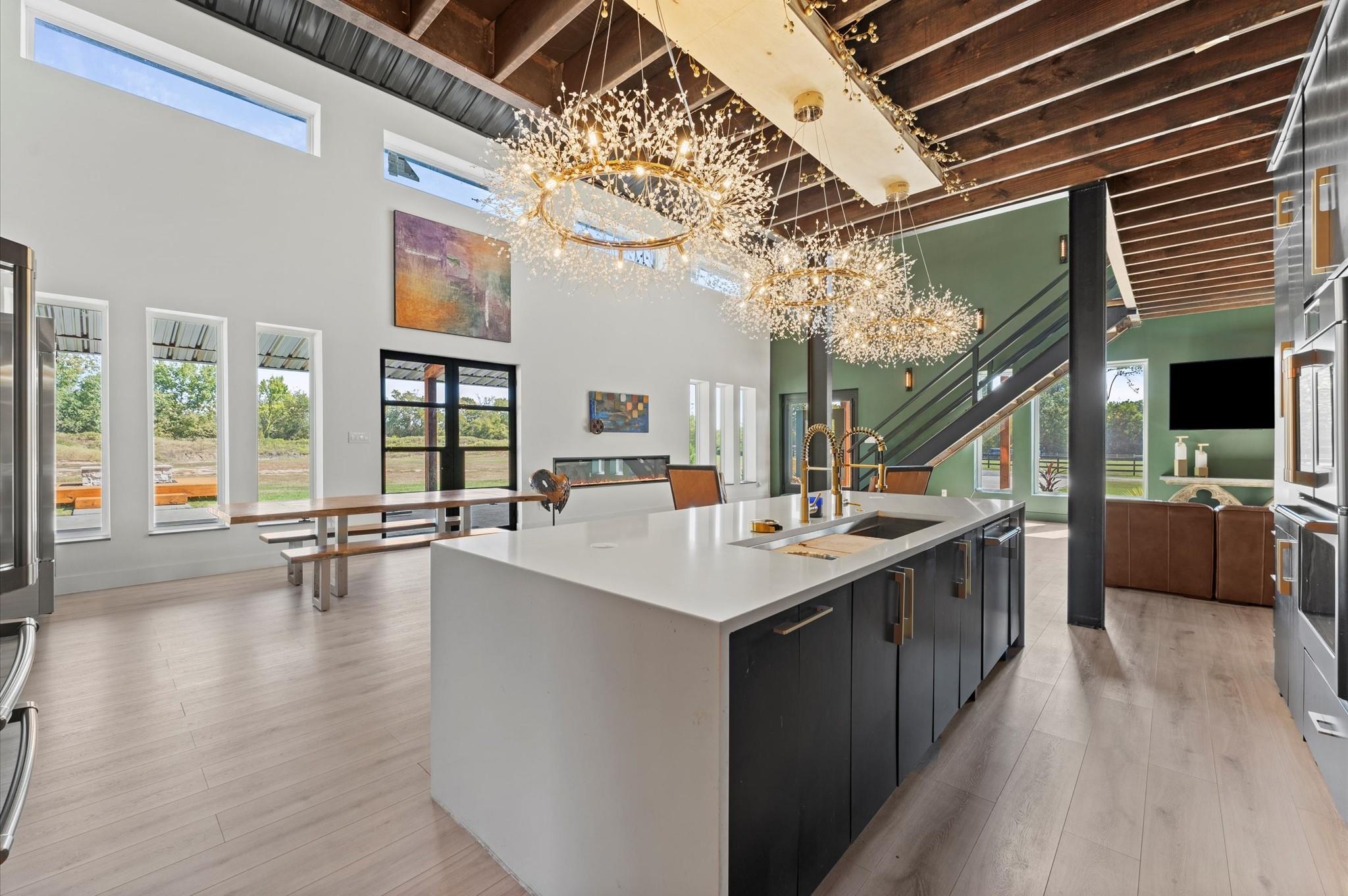 Montgomery, Texas, 77316, United States, 5 Bedrooms Bedrooms, ,7 BathroomsBathrooms,Residential,Active,1963409