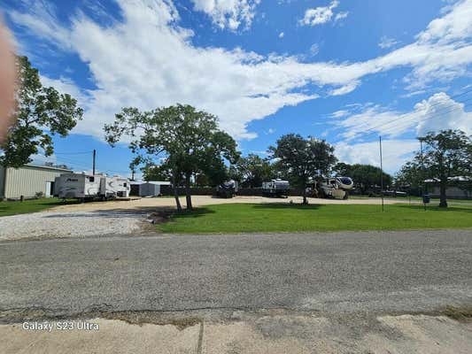 708 W HARRISON AVE, PORT O CONNOR, TX 77982, photo 3 of 6